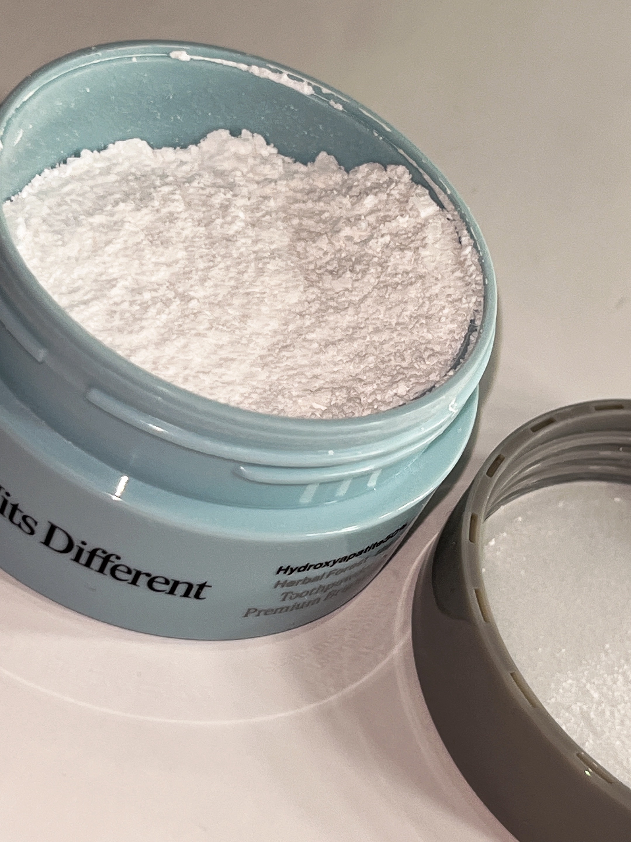 ヒッツディファレント　トゥースペースト　フォー　プラーク/Hits Different/歯磨き粉を使ったクチコミ（2枚目）