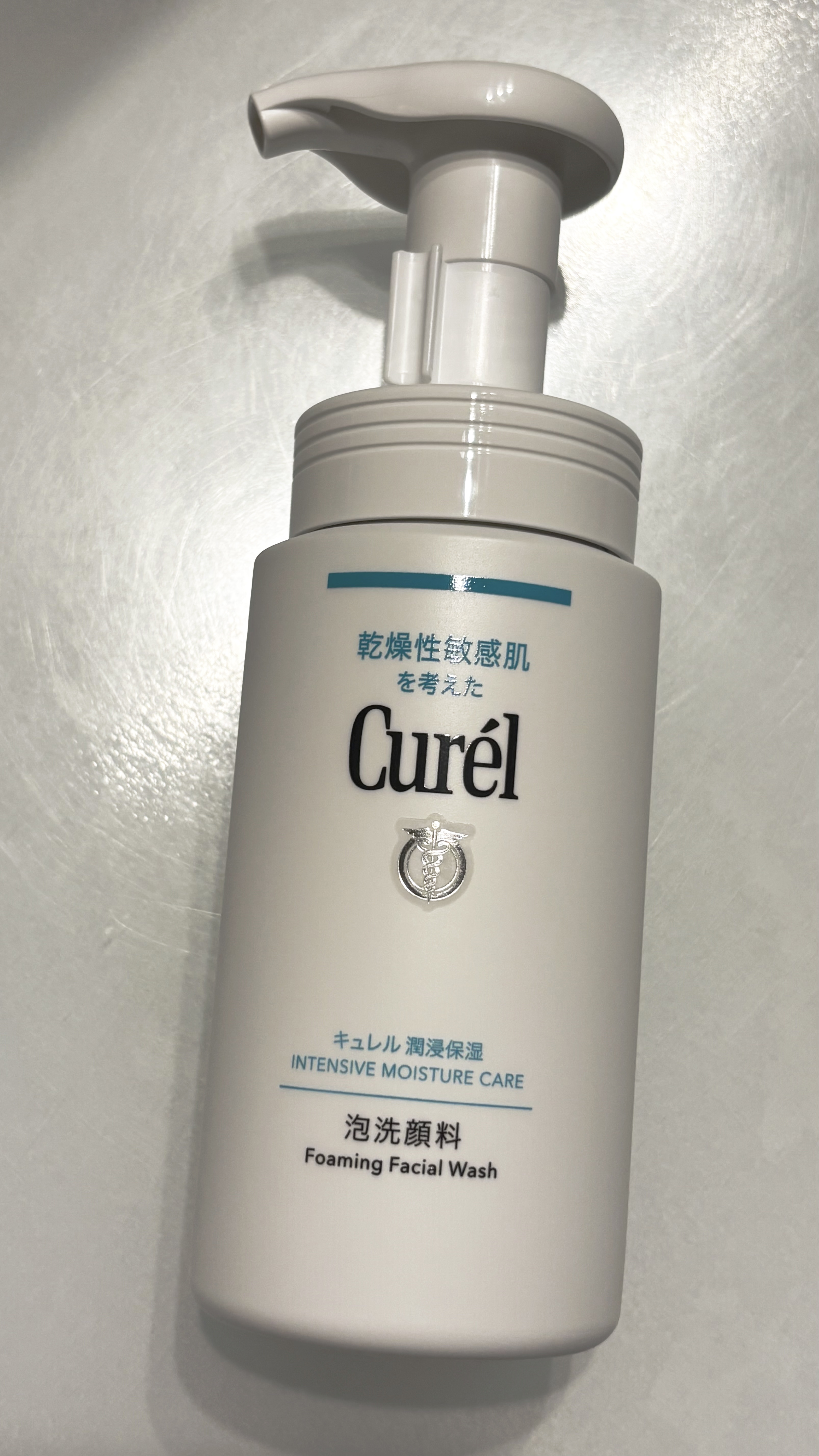 敏感肌にはやっぱキュレル！

洗顔料で突っ張ることも多いですが
こちらの洗顔料はつっぱることなく
洗い上がりしっとりで使い心地よかったです☺️

ちょっと泡がへたりやすいかなぁ、、

今後も使って使用感みていきたいと思います♪

#泡洗顔 