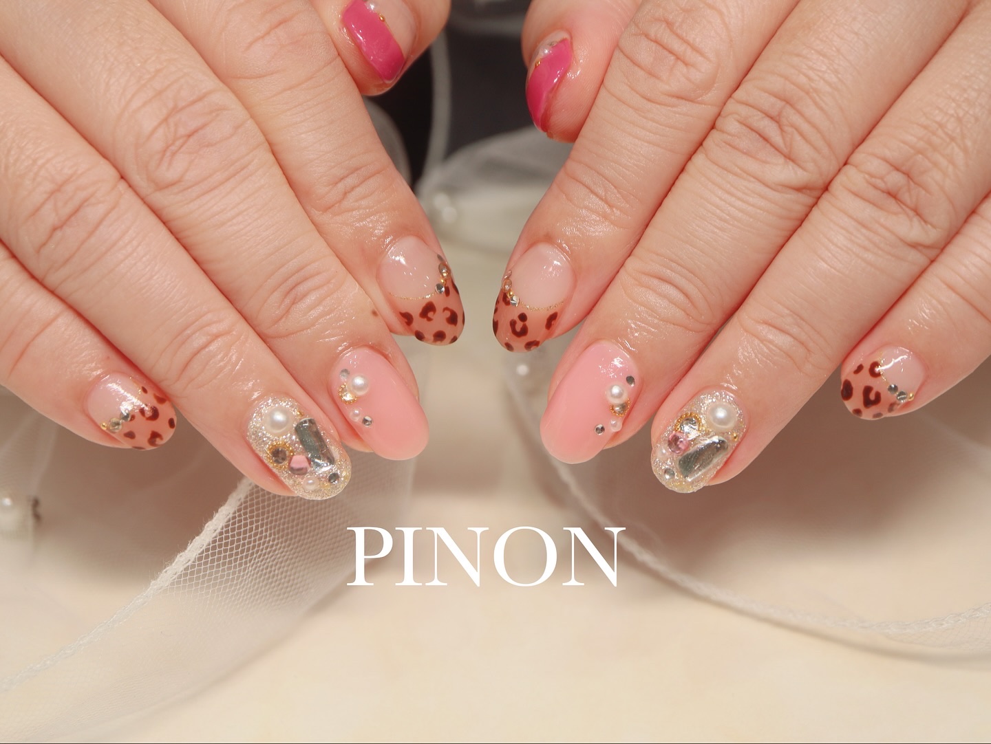 #レオパードネイル,#秋ネイル,#フレンチネイル,#ビジューネイルのネイルデザイン