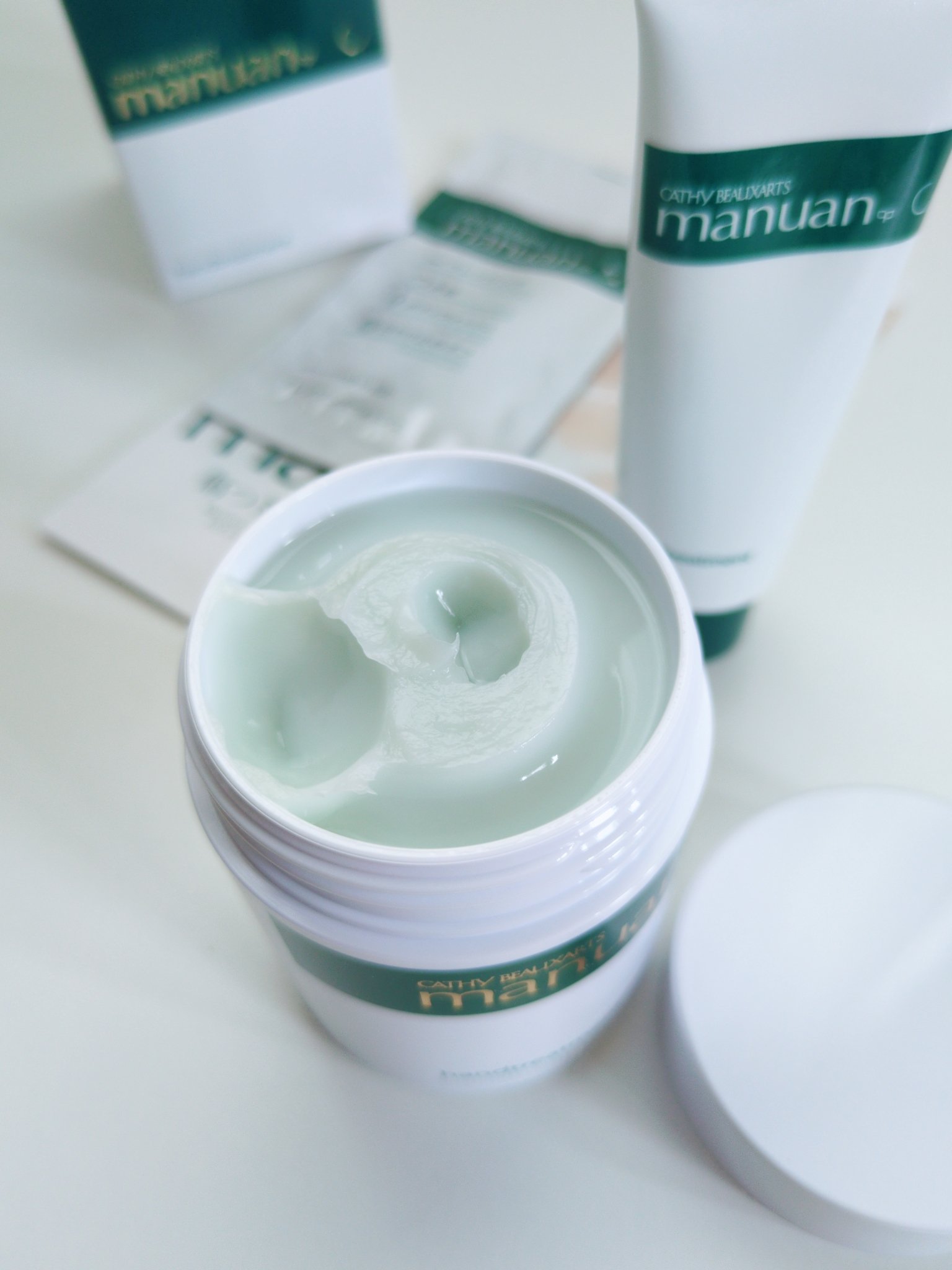 マニュアン/カシー ボザール マニュアン/ハンドクリームを使ったクチコミ（2枚目）