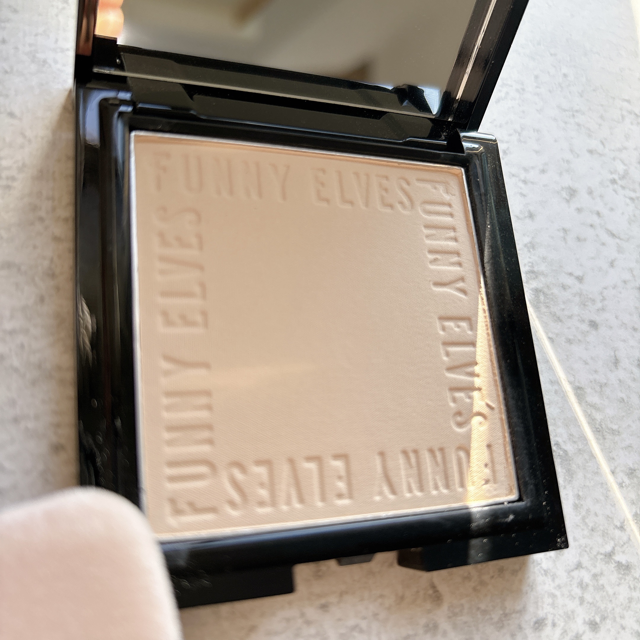 UVソフトマットプレストパウダー/FUNNY ELVES方里/プレストパウダーを使ったクチコミ（3枚目）