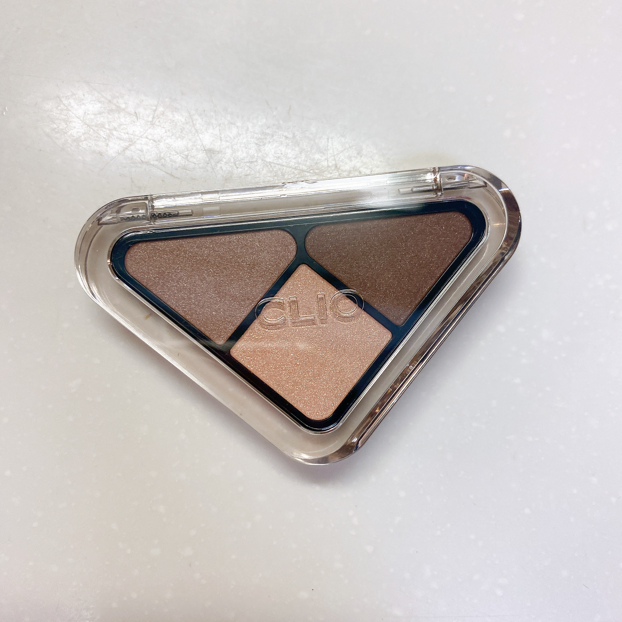 エッセンシャル シャドウ タップ/CLIO/アイシャドウパレットを使ったクチコミ（1枚目）