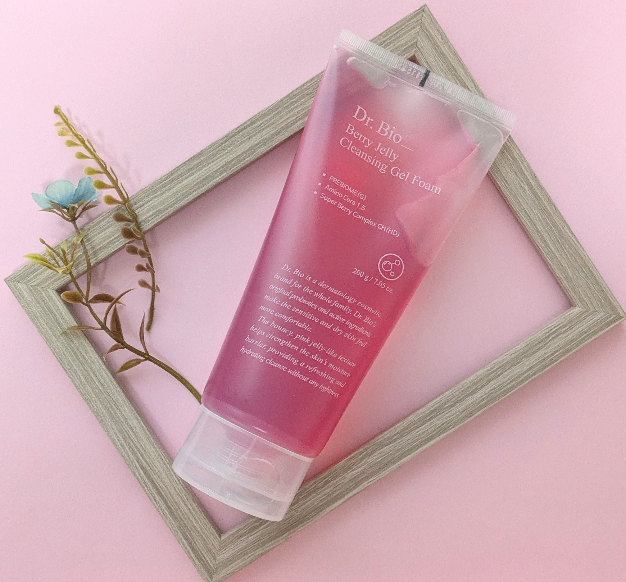 Dr.Bio
ベリーゼリークレンジングジェルフォーム
200g

\\もっちり密着🩷ジェル吸着クレンジングフォーム//


ぷるぷるのピンクのゼリーテクスチャーが
水にふれると、ふわふわの泡に変化。
お肌にやさしく吸着し、毛穴の奥の汚れま