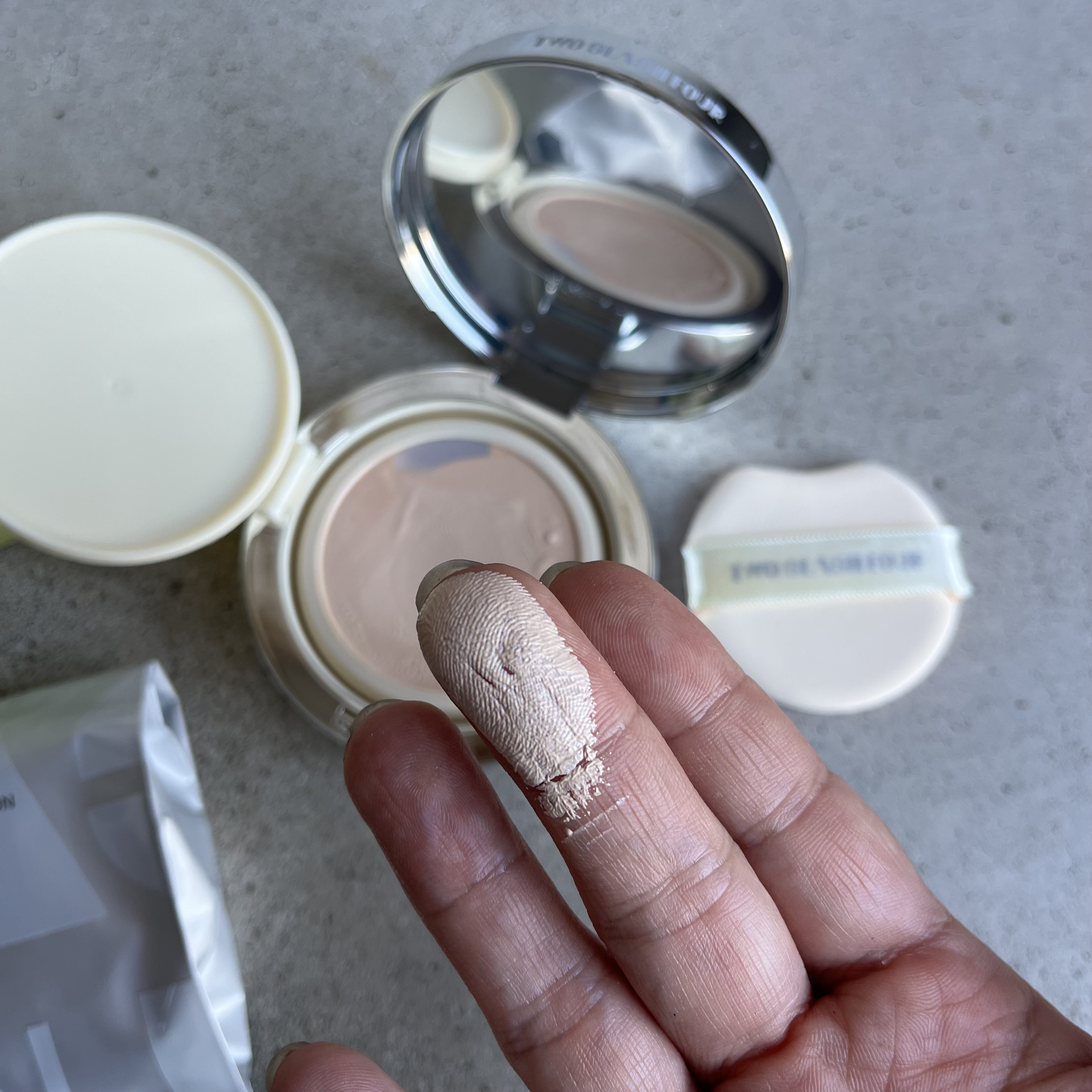 エンジェリックサテンクッション/TWO SLASH FOUR/クッションファンデーションを使ったクチコミ（3枚目）