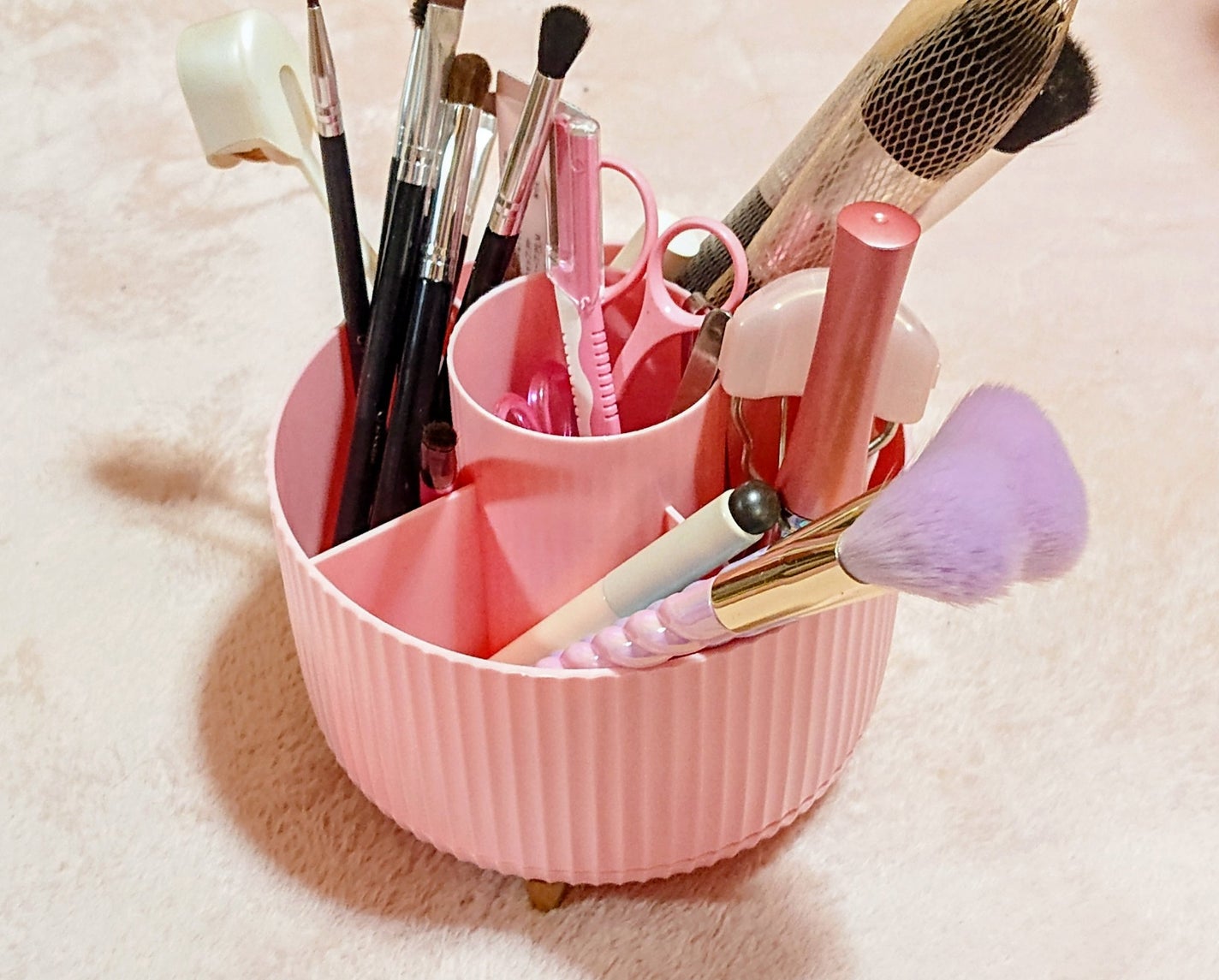 クロエぞ on LIPS 「きゅーてんで買いましたメイクブラシスタンドです🎠𓈒𓂂たっぷり収..」(1枚目)