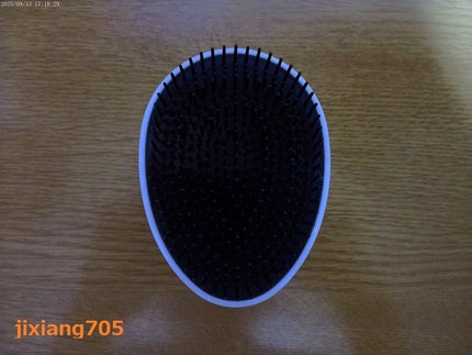 セリア たまご型ヘアブラシのクチコミ「くすみカラーを購入して使っています。
セリアで110円でした。
歯が細かくて、頭皮に適度な刺.....」(3枚目)