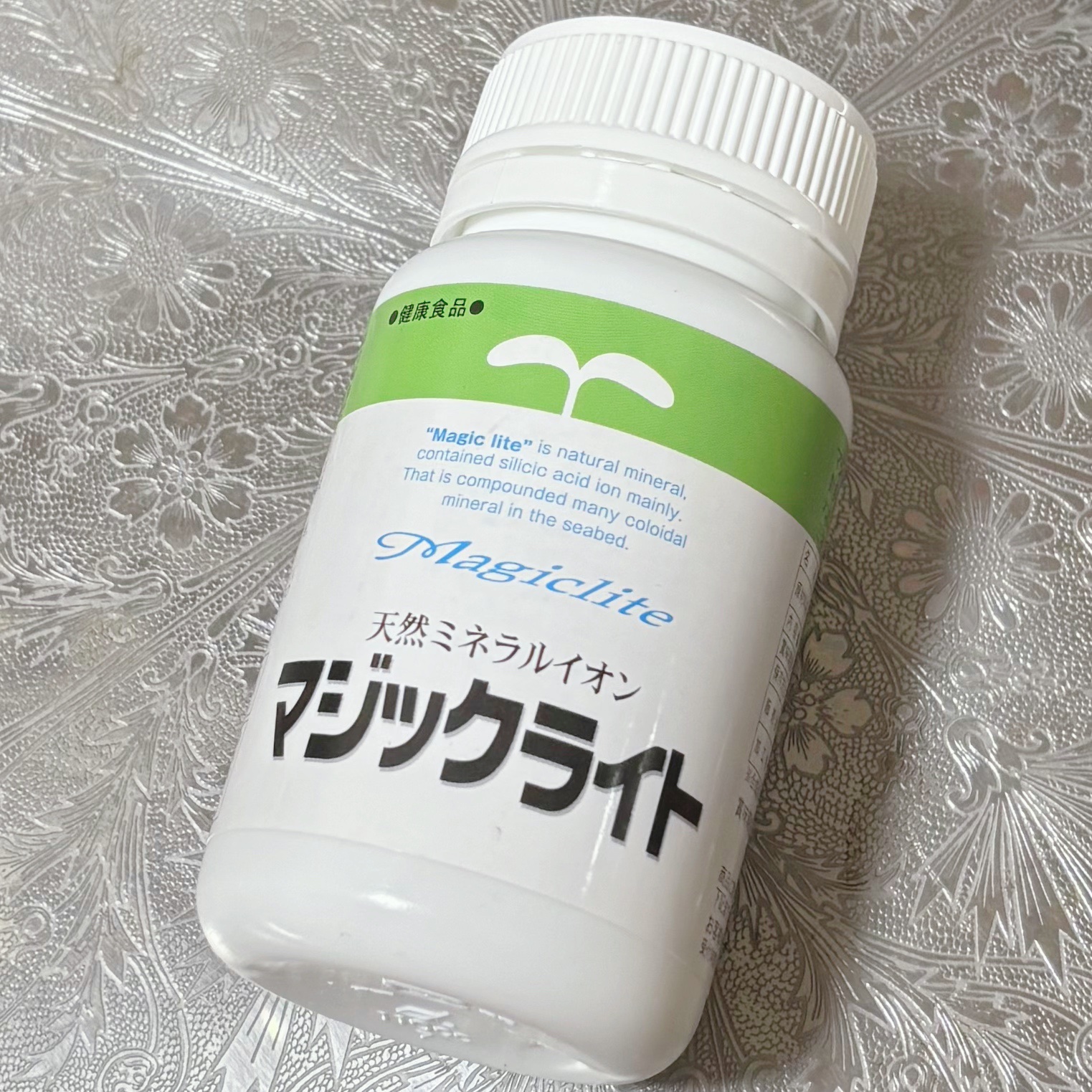 原始の海のミネラル元ともいうべき鉱物（ミネラル）を主成分としたサプリです❉

1日4〜8粒を飲みます☺︎

量は多いですがクセも無く、薄くて飲みやすいサイズ感です！

ミネラル不足を手軽に補えるし、なんとなく調子がいいと感じているので、自分