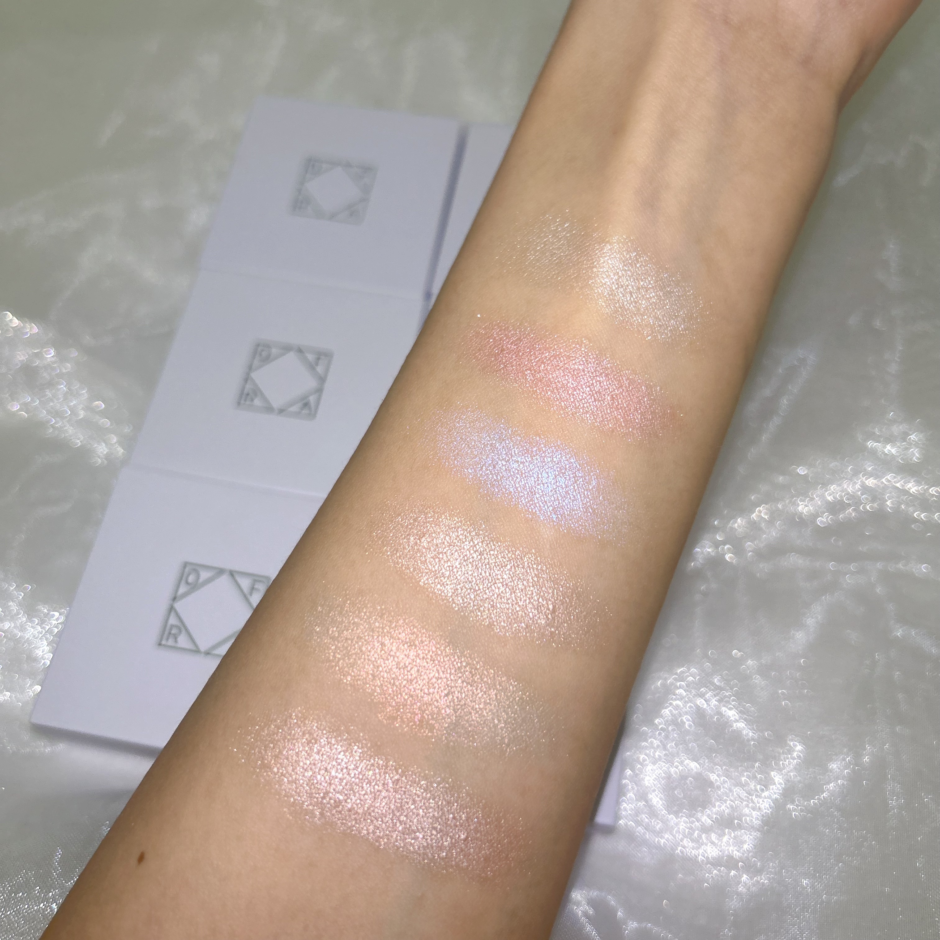 OFRA mini Highlighter/Ofra Cosmetics/パウダーハイライトを使ったクチコミ（3枚目）