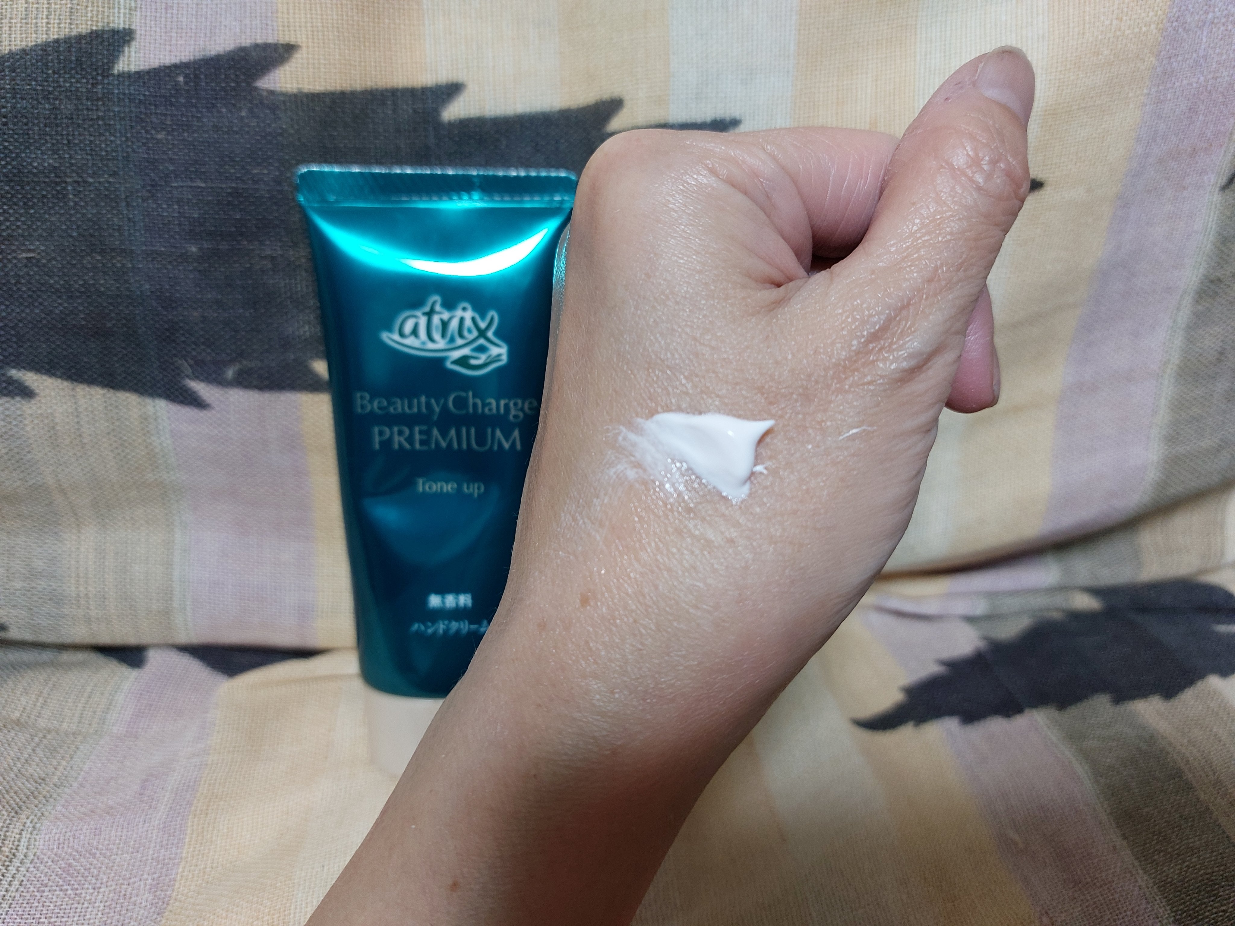 アトリックス ビューティーチャージプレミアム トーンアップ ハンドクリーム 無香料/アトリックス/ハンドクリームを使ったクチコミ（2枚目）