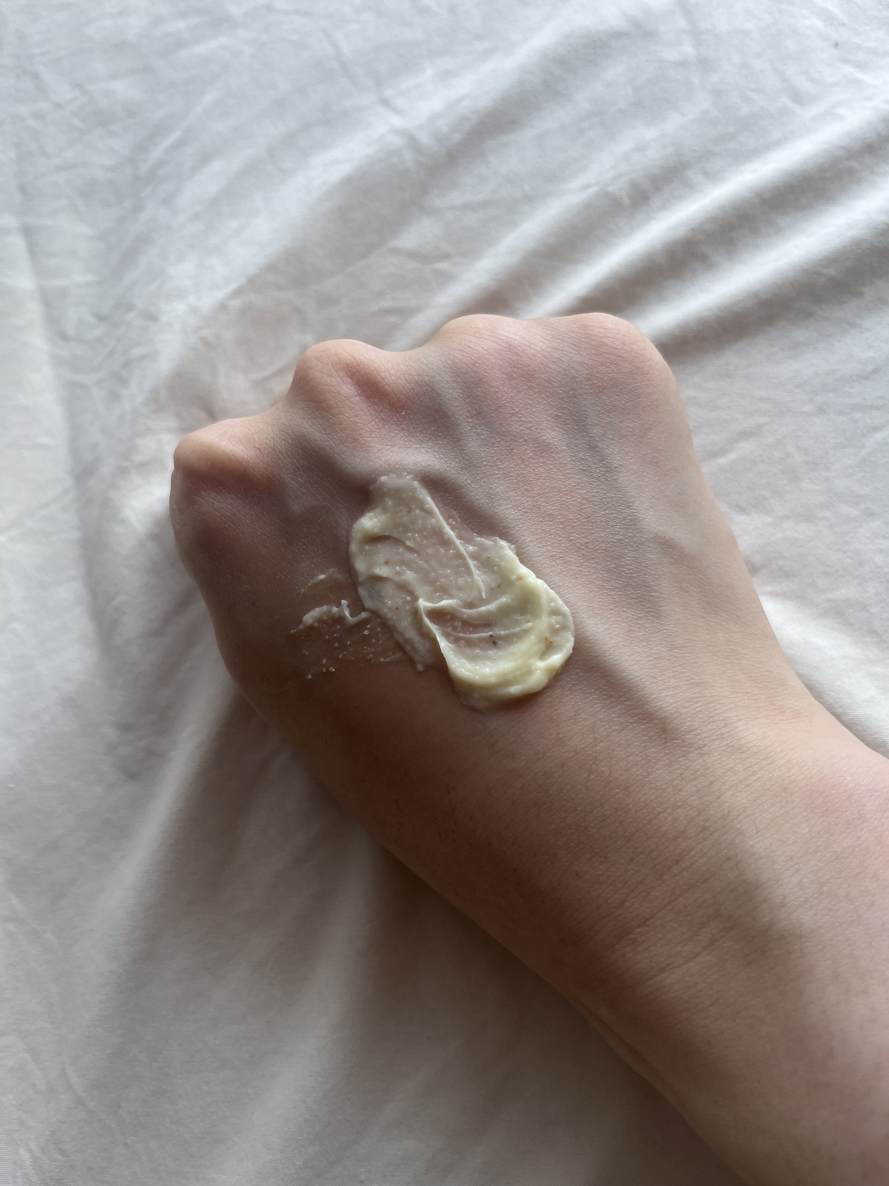 ダヴ リッチクリーミーオイルスクラブ ホワイトローズ＆カメリア/ダヴ/ボディスクラブを使ったクチコミ（2枚目）