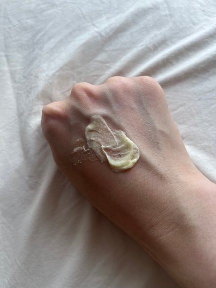 ダヴ リッチクリーミーオイルスクラブ ホワイトローズ&カメリア/ダヴ/ボディスクラブを使ったクチコミ(2枚目)