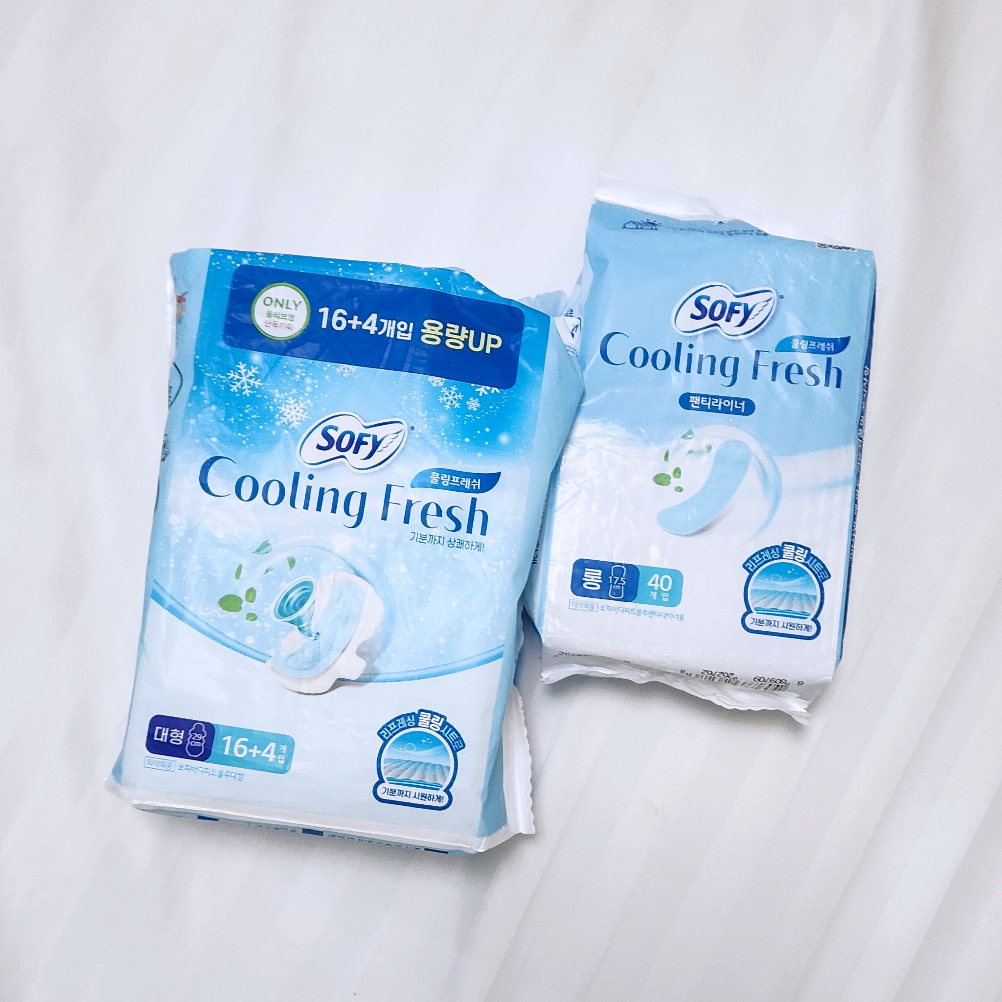 【韓国の生理用品たち】 

もう9月に入っちゃってるけど
買ってからやっと使えたから載せる🤭 

話題のひんやりするナプキン！
先月韓国行った時に買ってみたよ🧊 

生理終わったばっかりだったからパンティライナー
だけ買ってストーリーに