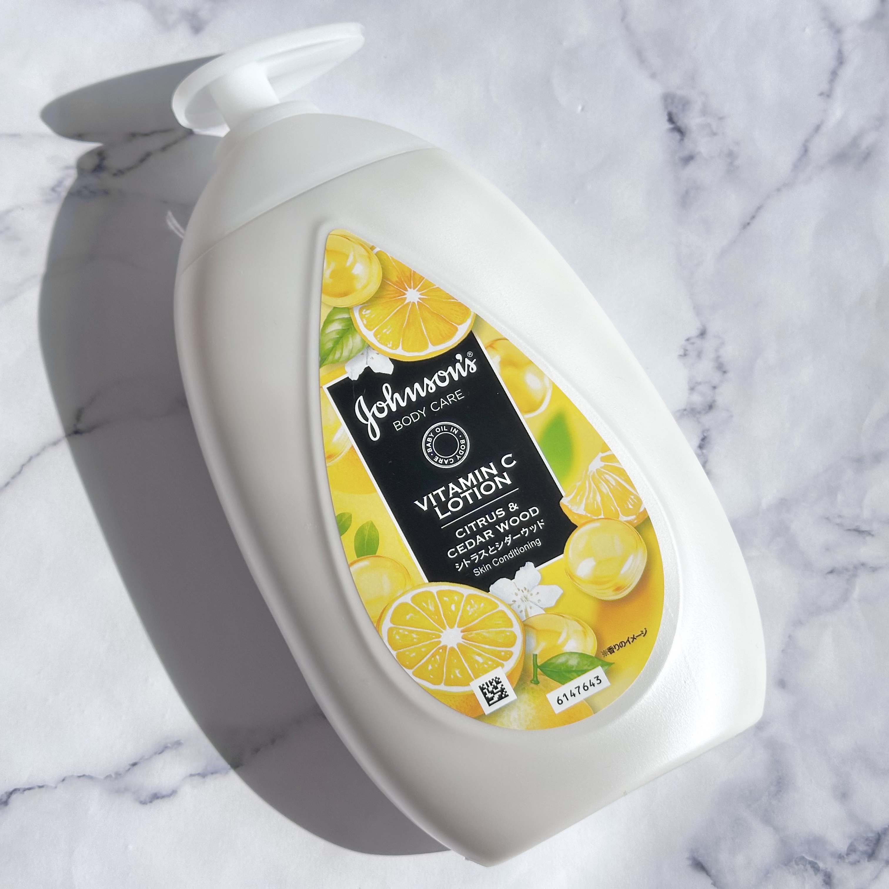 ジョンソンボディケアの
新作ボディクリーム🍋
VC アロマミルク 500ML

ビタミンCを贅沢配合していて、
保湿だけじゃなく角質ケアもできちゃう！

シトラスとシダーウッドの香りも
とっても良くて癒される🫠

ボディクリームをただの