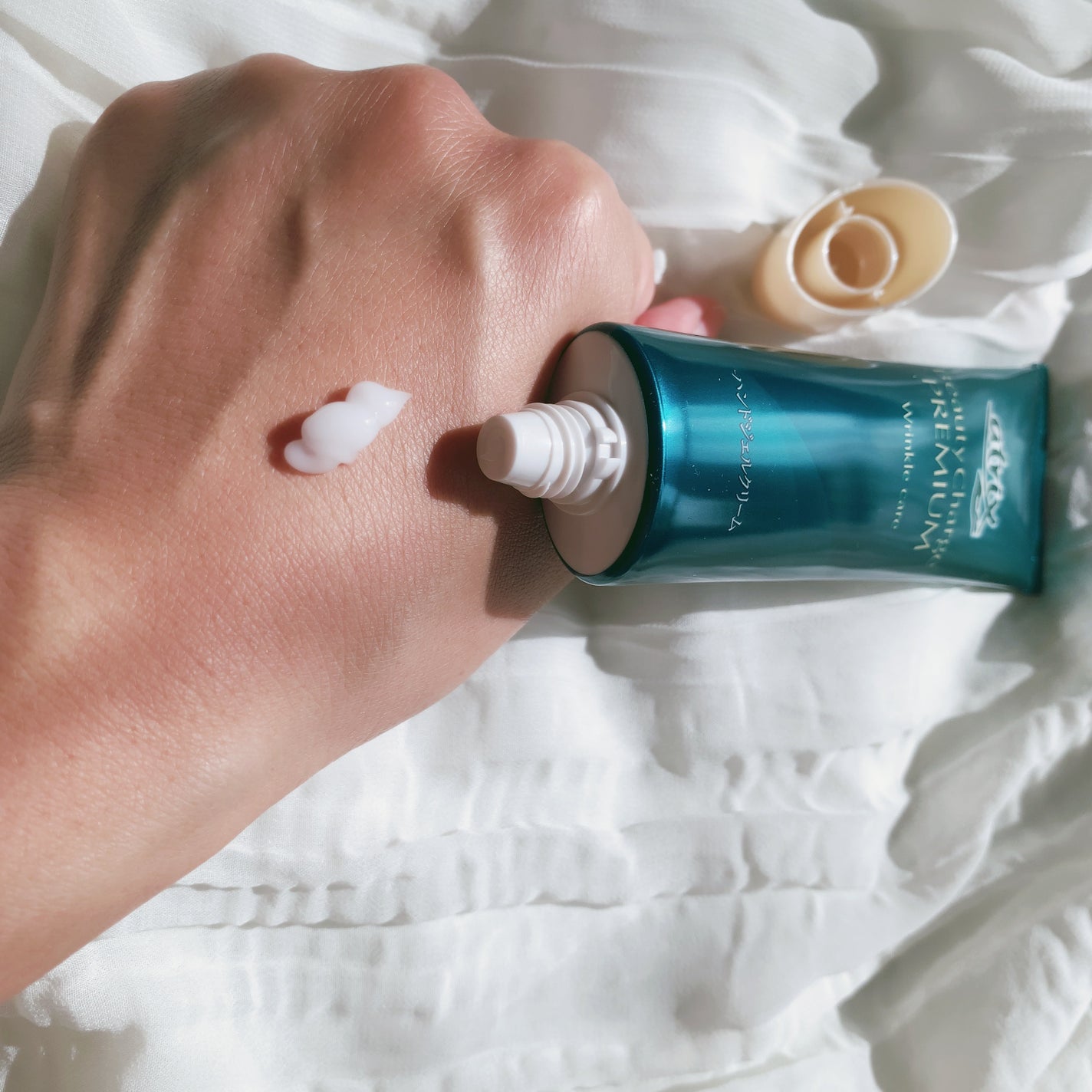 アトリックス ビューティーチャージプレミアム シワ改善 ハンドジェルクリーム 無香料/アトリックス/ハンドクリームを使ったクチコミ(2枚目)