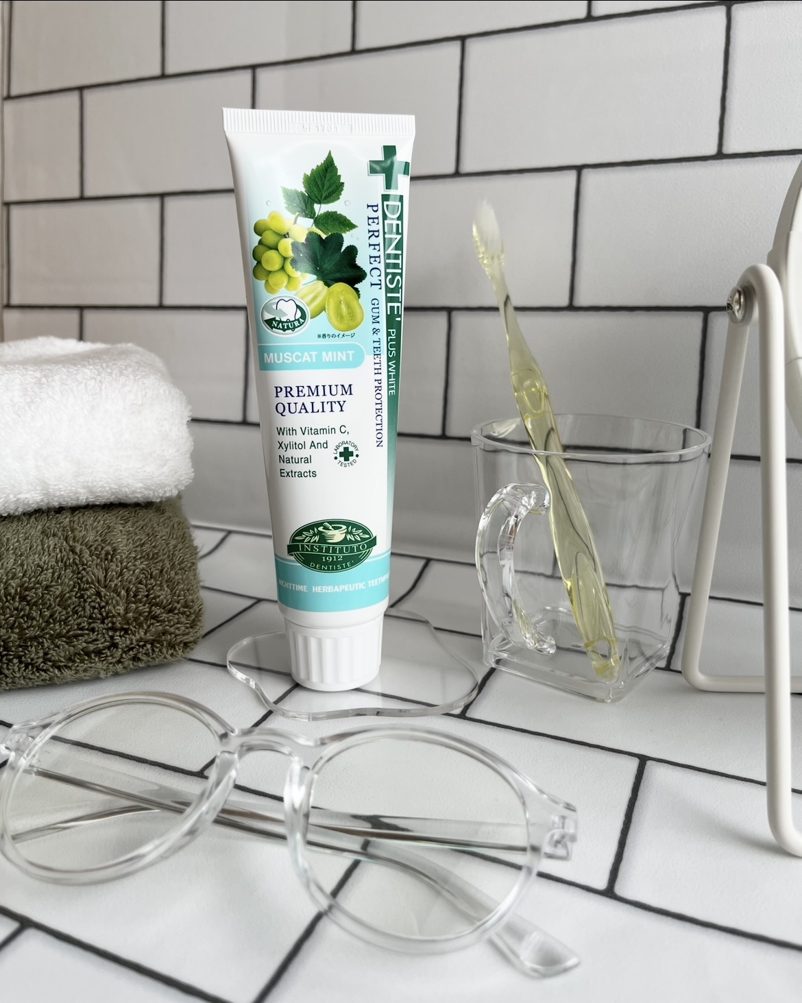 デンティスは以前から気に入っていましたが、
新フレーバーの「マスカットミント」も
自分好みの香味と磨き心地で気に入りました。

爽やかさと甘さを両立した絶妙なフレーバーで
家族からも大好評です。

また洗面台に映えるパッケージデザインも魅力