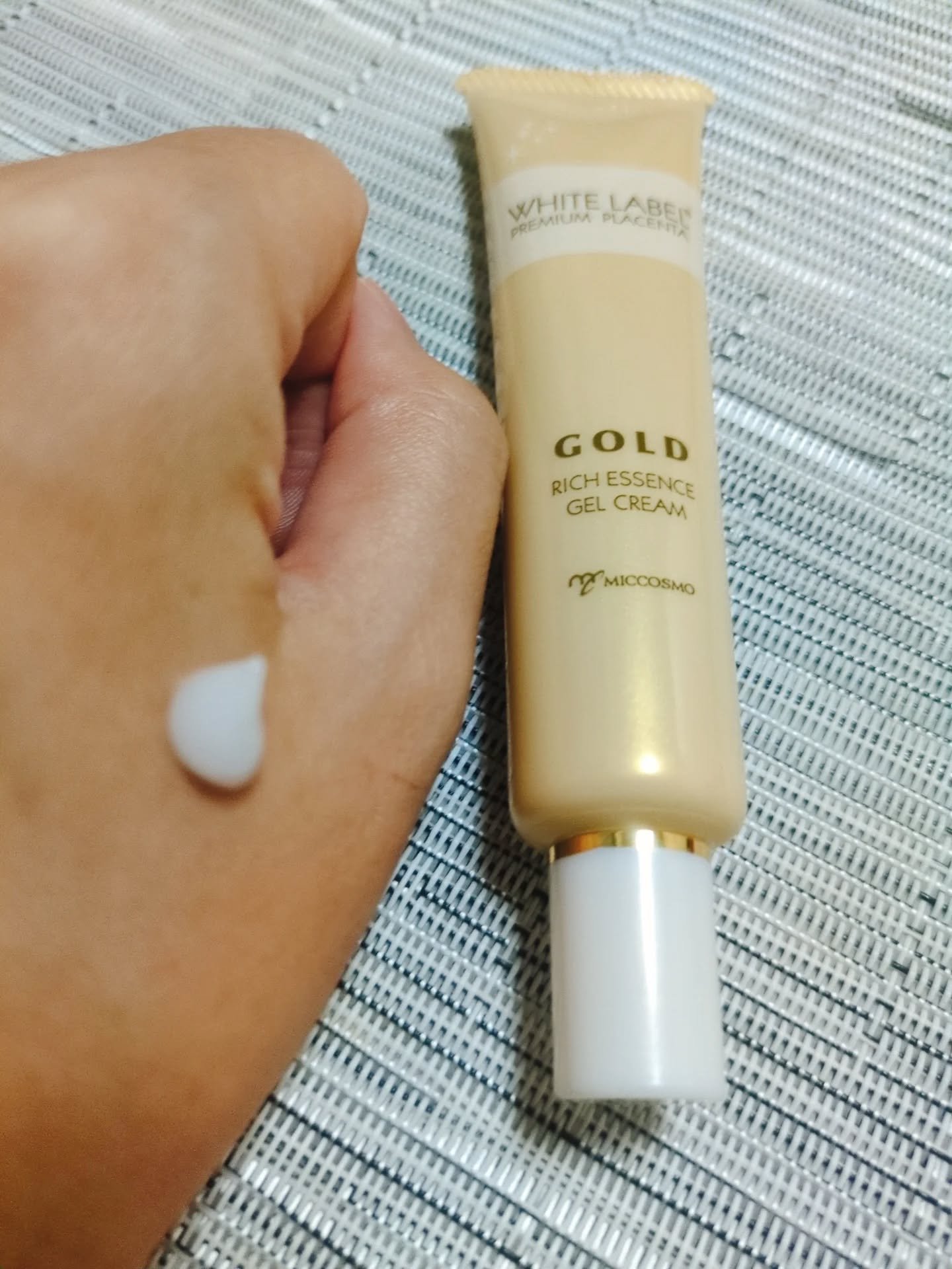 金のプラセンタ濃ハリもっちりーな/ホワイトラベル/アイケア・アイクリームを使ったクチコミ（3枚目）