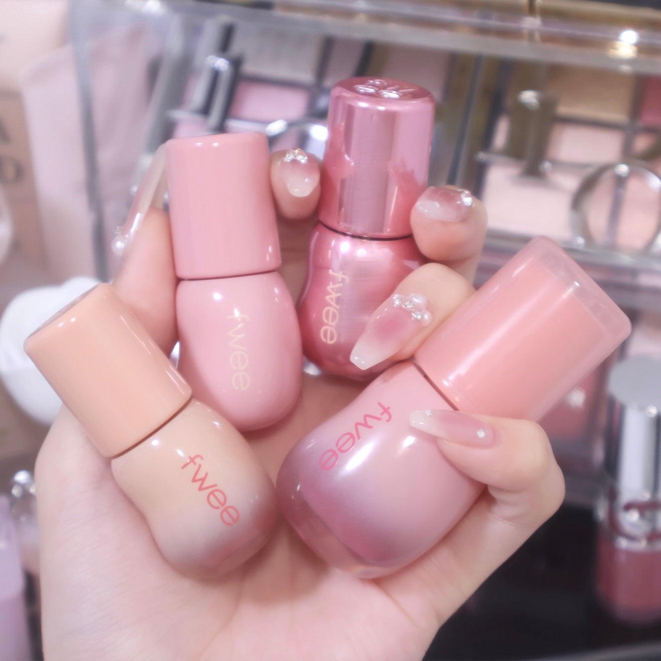 フィー 3Dボリューミンググロス/fwee/リップグロスを使ったクチコミ(1枚目)