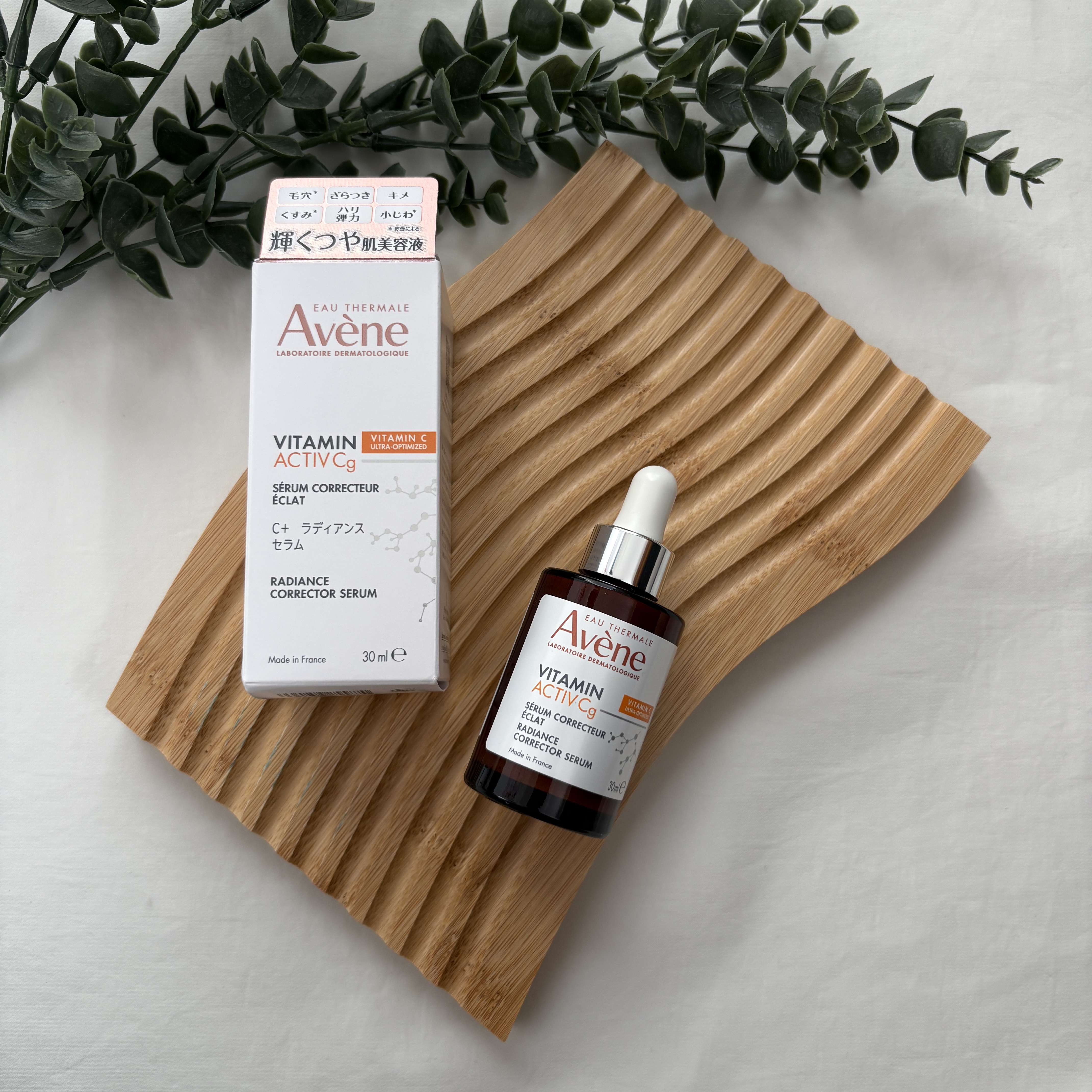 アベンヌ　C＋　ラディアンス　セラム

こちらは輝くハリつや肌に導くエイジングケア*美容液だそうです。

*年齢に応じたスキンケアのこと

使い方としては
朝晩化粧水の後、手のひらにスポイト約1滴分を目安にとり、やさしくなじませ、顔全体にて