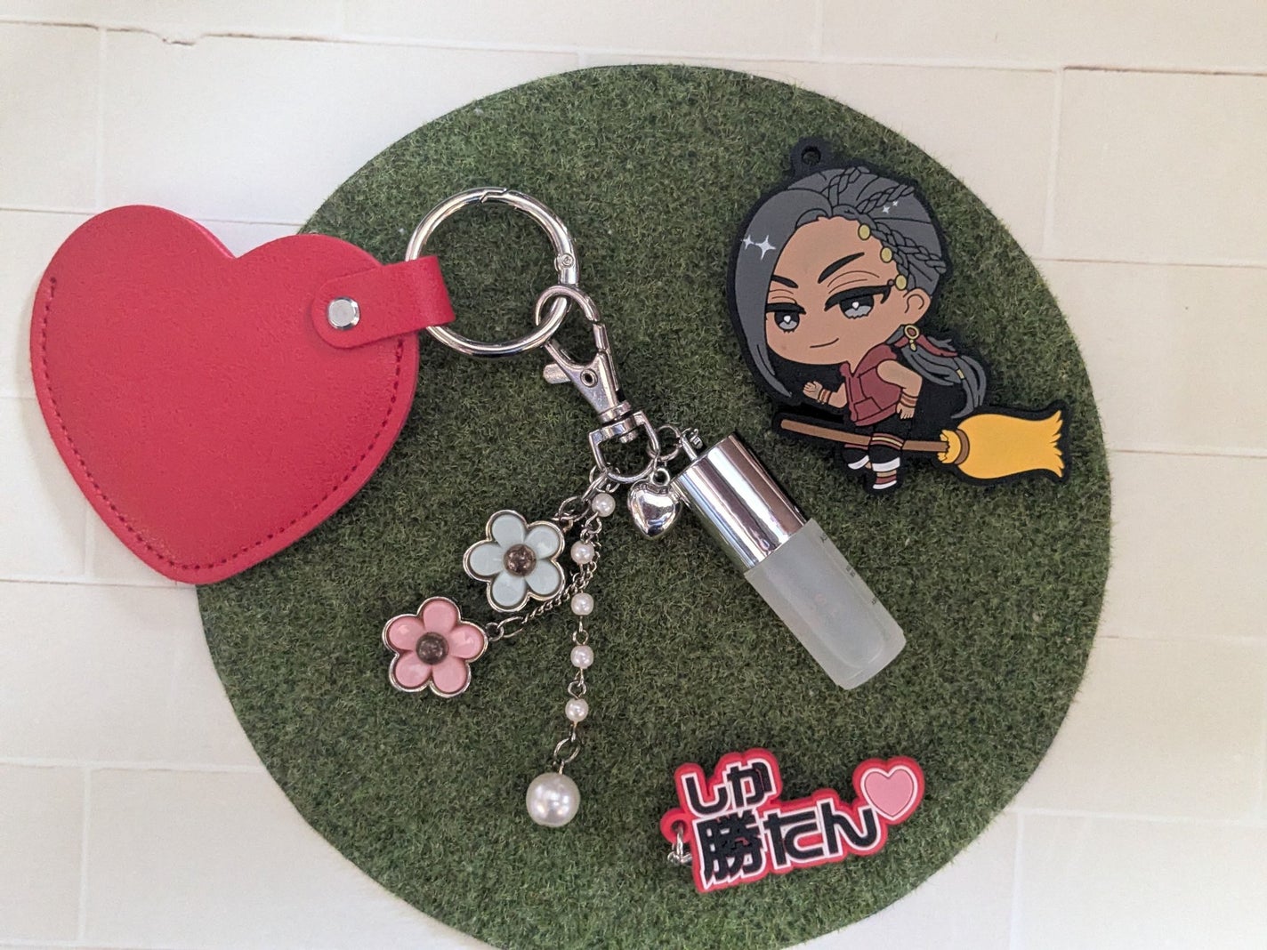 桃色プリン球菌 on LIPS 「暇だったのでスリーコインズでチャーム式のコスメ漁ってきました。..」(1枚目)