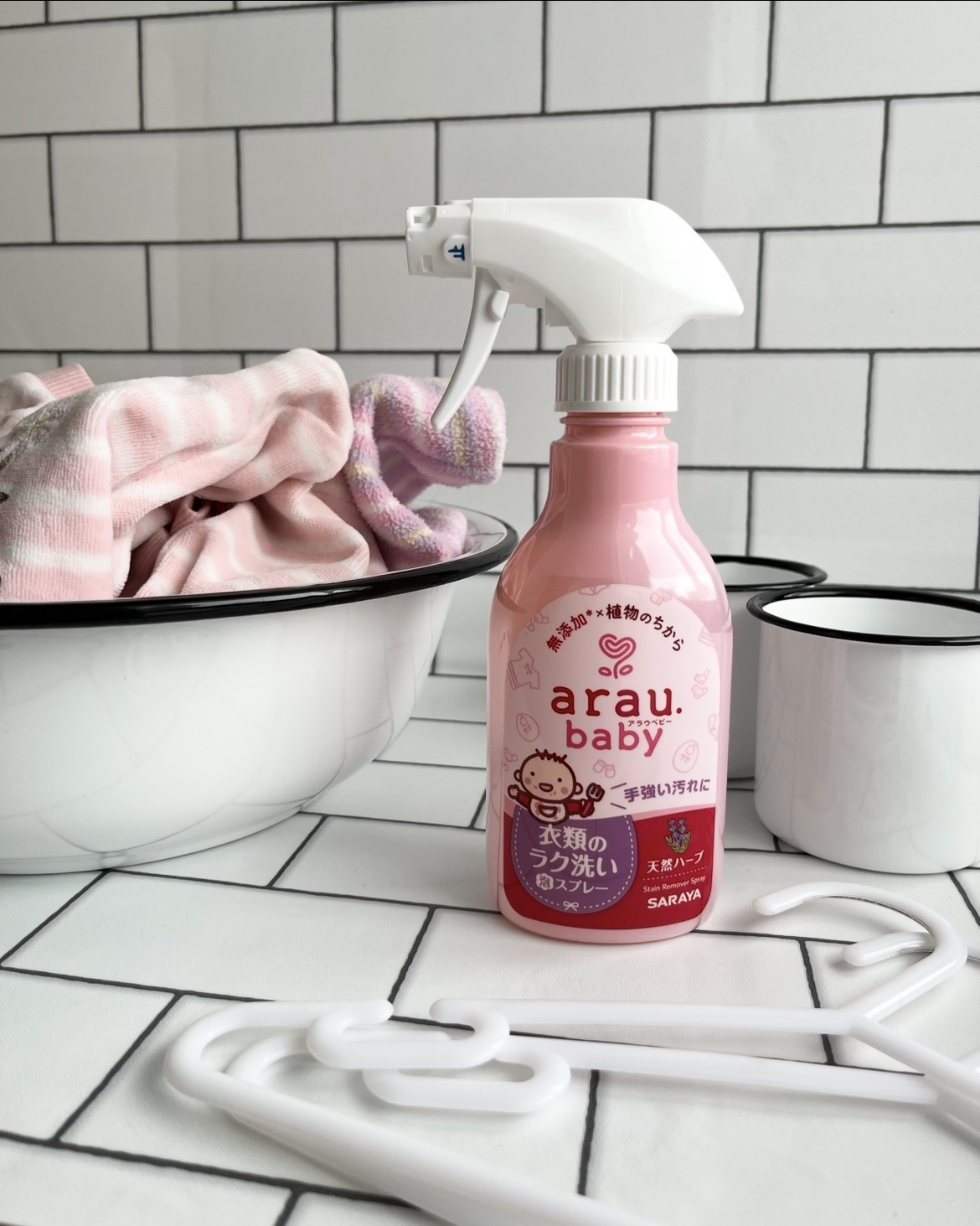 赤ちゃんの衣類だけでなく
大人の衣類まで幅広く使えるので重宝しています。

「合成界面活性剤 蛍光剤 漂白剤 抗菌剤 防腐剤 合成香料 
着色料 シリコン リン アルコール」無添加でありながら
汚れをすっきり落とせると個人的に感じますし、
