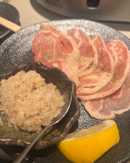 ぽんず。((フォロバ強化中)) on LIPS 「𓅫⸒⸒焼きしゃぶネギ塩ロース、焼きしゃぶパクチー、鶏ハンバーグ..」(4枚目)