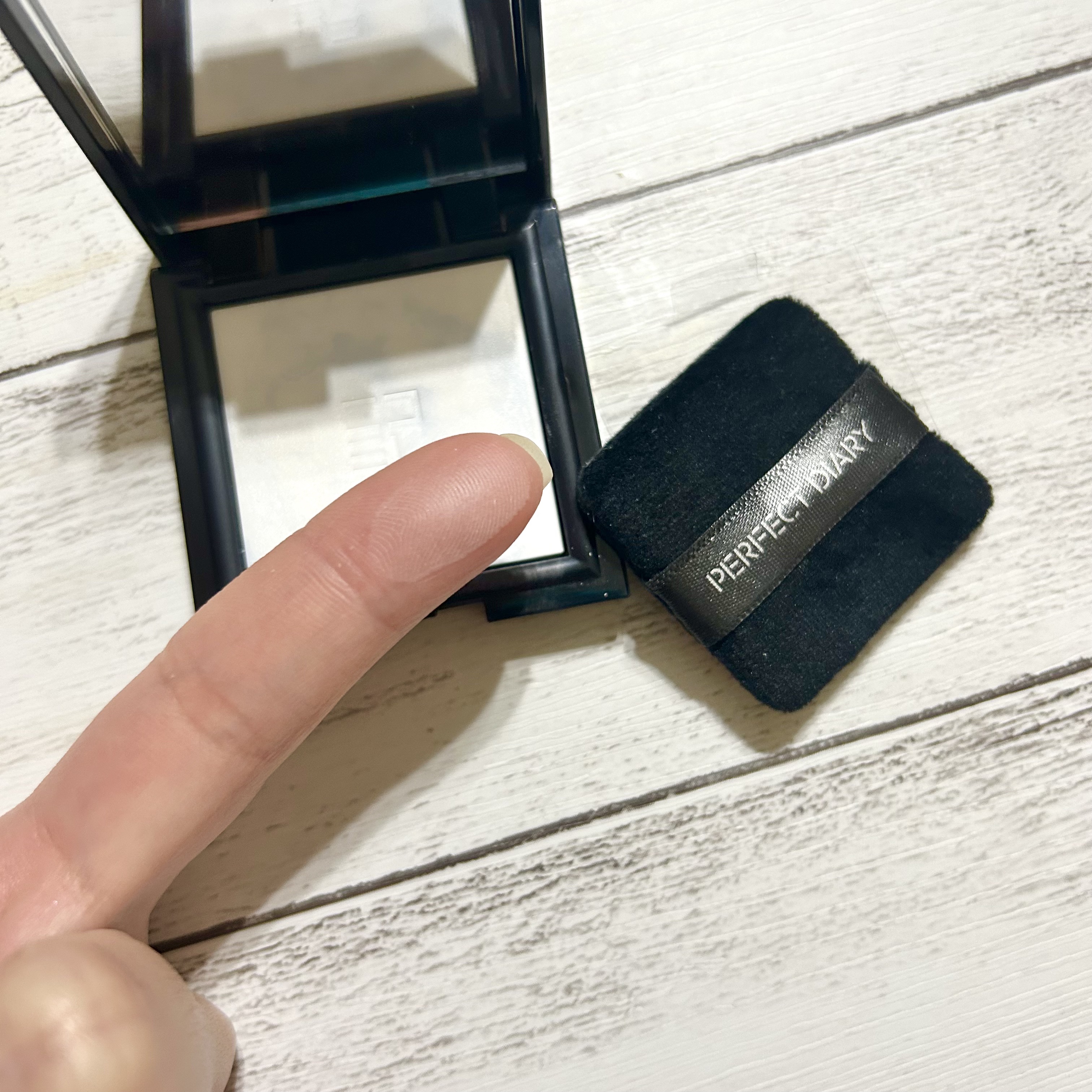 トランスルーシェント ブルーリング セッティング パウダー/PERFECT DIARY/プレストパウダーを使ったクチコミ（3枚目）