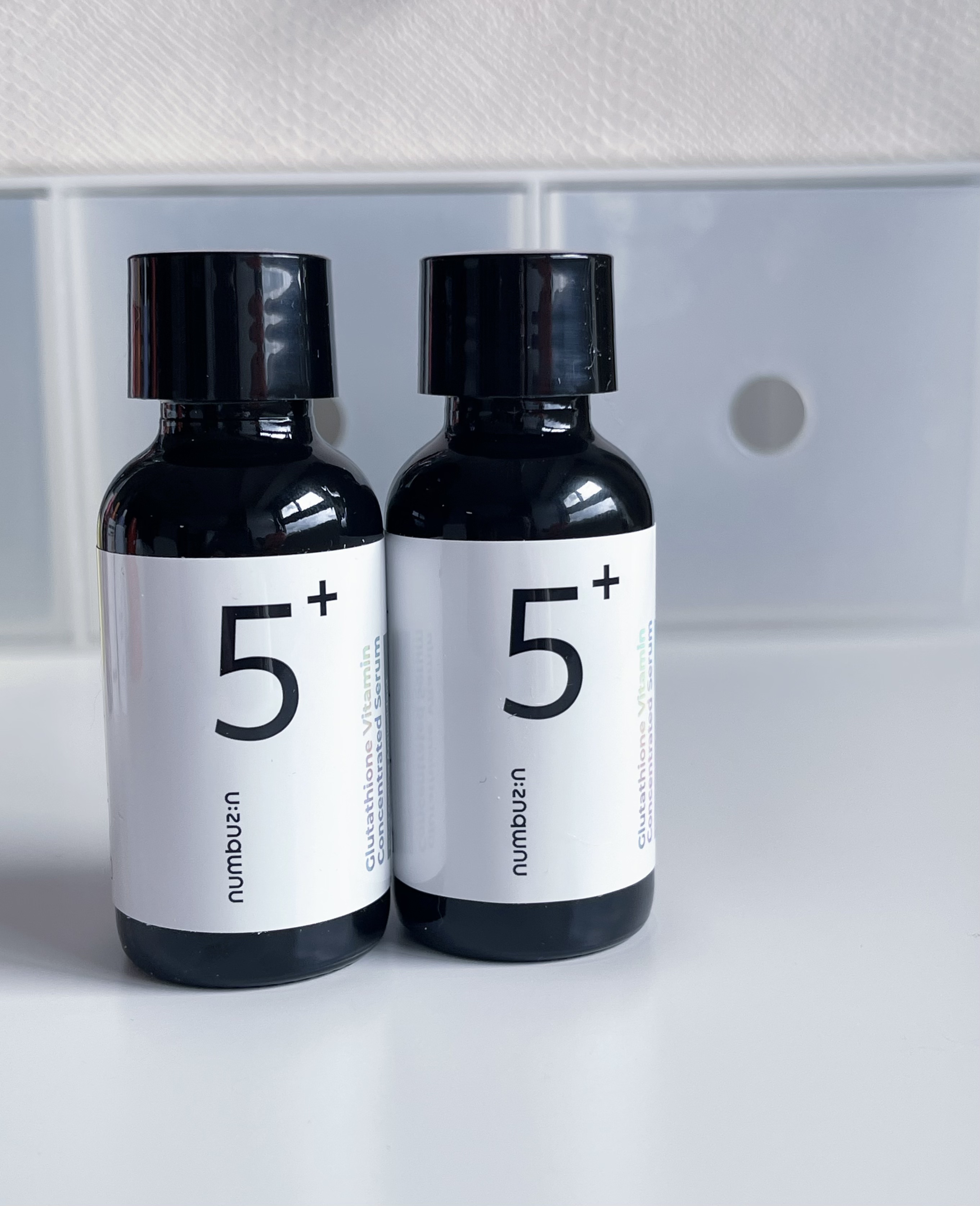 リピ買い
すでに5本くらい使い切ったかな
トラネキサム酸信者なので、コスパよく配合してくれてるのは嬉しい
使用感はビタミンC系の美容液の中でベタつかないほうです

#UVダメージメンテ術 