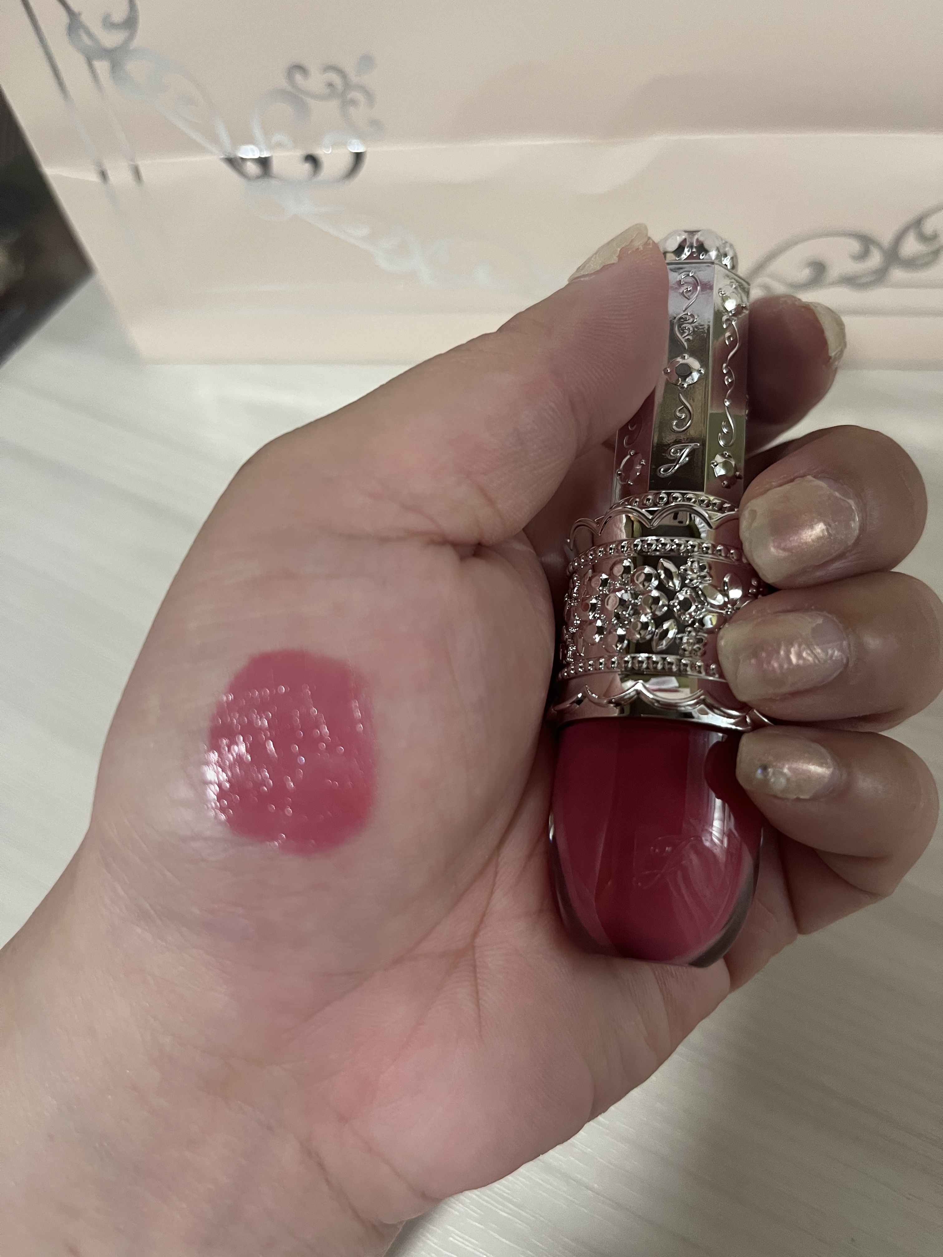 リップラッカー　ブルーミングガーランド/JILL STUART/口紅を使ったクチコミ（3枚目）