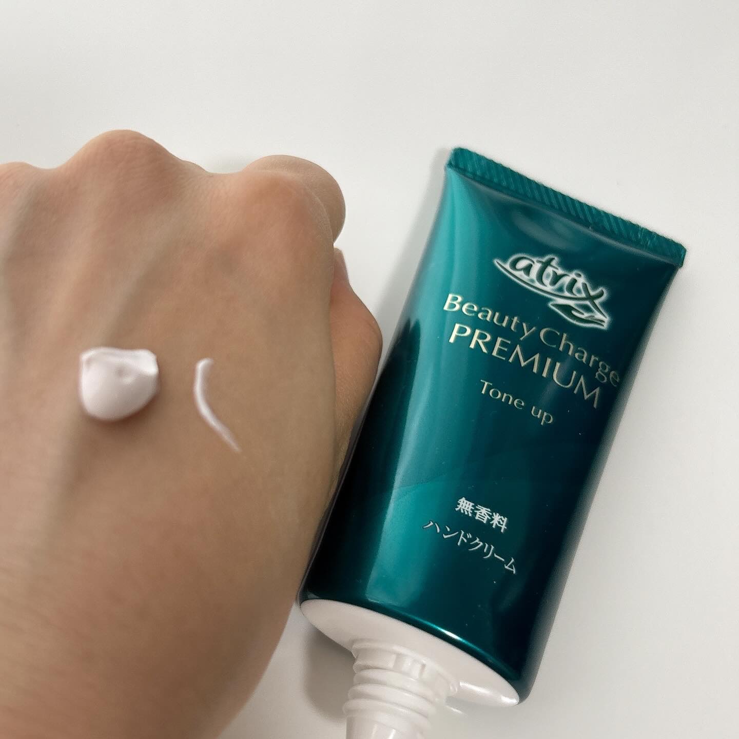 ビューティーチャージプレミアム 瞬間つや美肌 無香料/アトリックス/ハンドクリームを使ったクチコミ（2枚目）