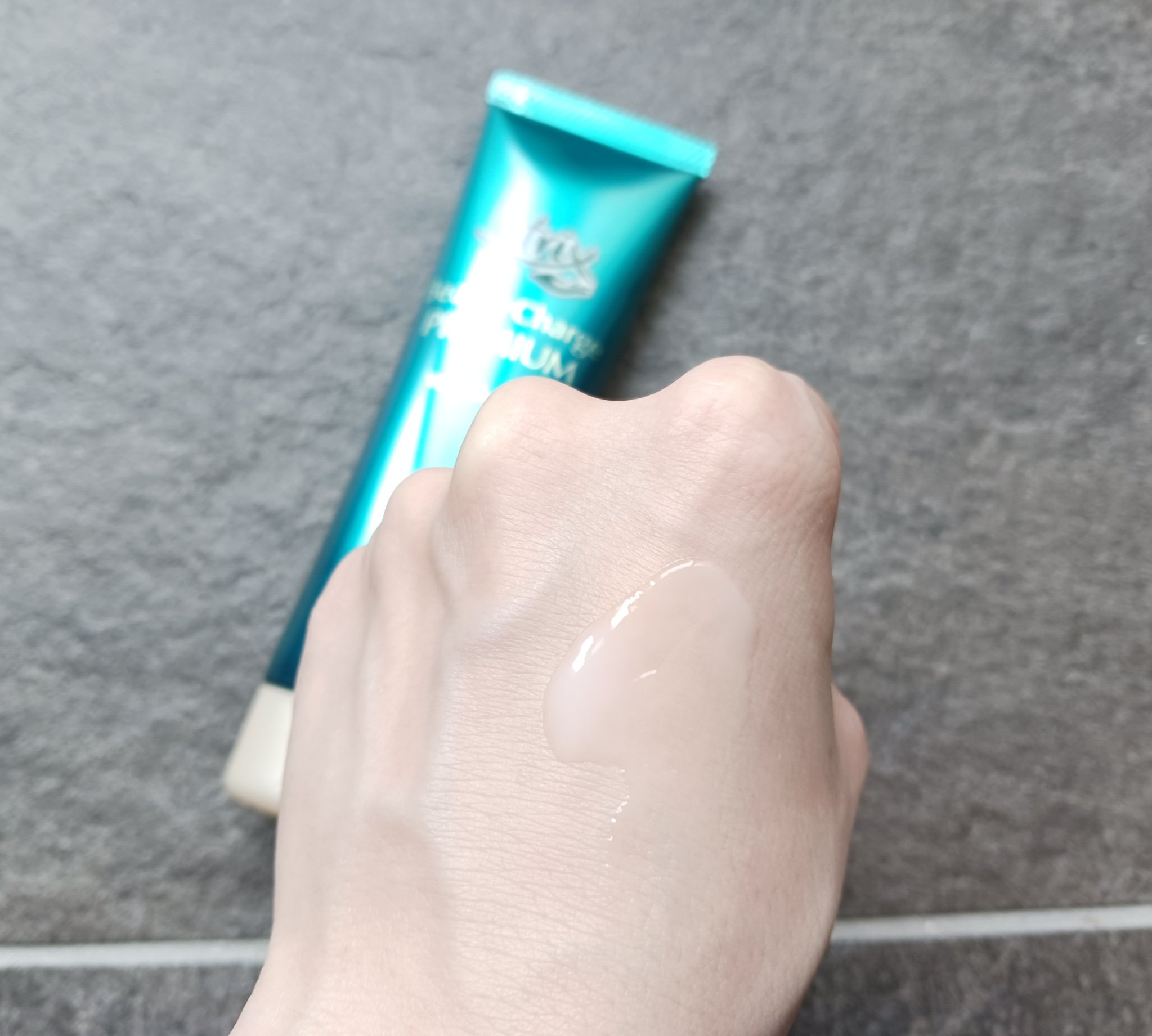 アトリックス ビューティーチャージプレミアム シワ改善 ハンドジェルクリーム 無香料/アトリックス/ハンドクリームを使ったクチコミ（3枚目）