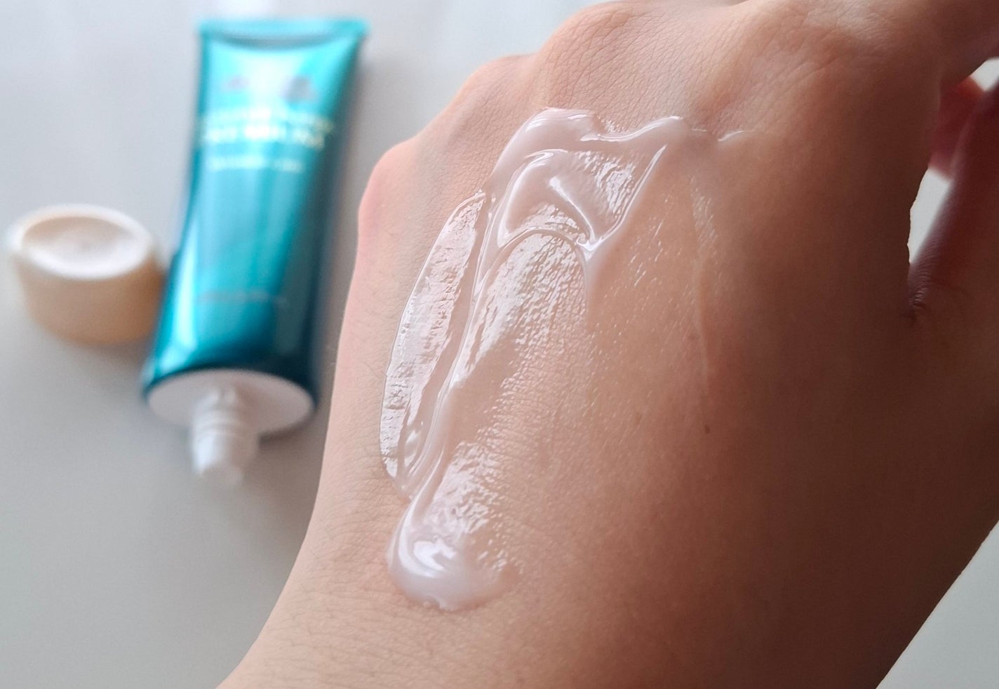 アトリックス ビューティーチャージプレミアム シワ改善 ハンドジェルクリーム 無香料/アトリックス/ハンドクリームを使ったクチコミ(3枚目)