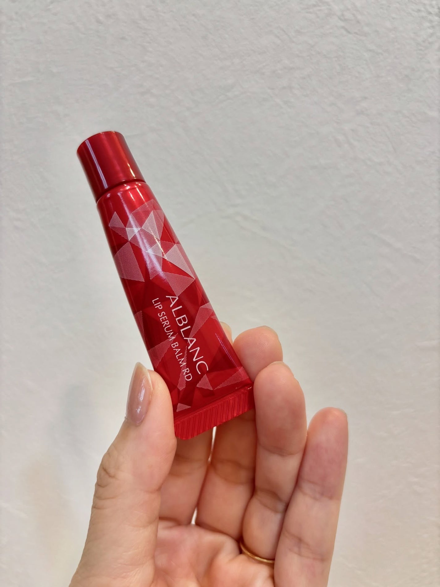 candy3ks on LIPS 「⚪️ALBLANCリップセラムバームRD唇の血色感に着目した数..」(6枚目)