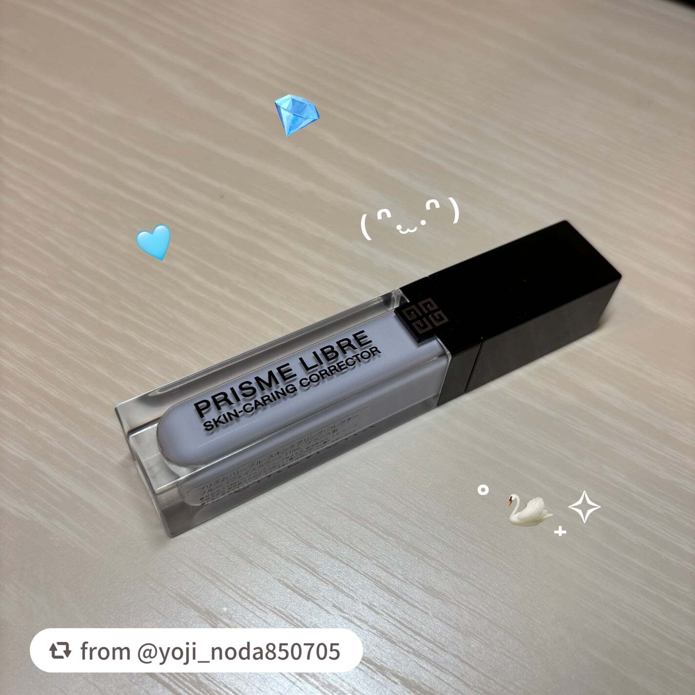 ＼肌のくすみをパーンと飛ばす／

【yoji_noda850705さんから引用】

“GIVENCHY
プリズム・リーブル・スキンケアリング
コレクターブルー¥5,060

使い方は
ファンデーションの後にトーンを上げたい部分、頬の高い位置