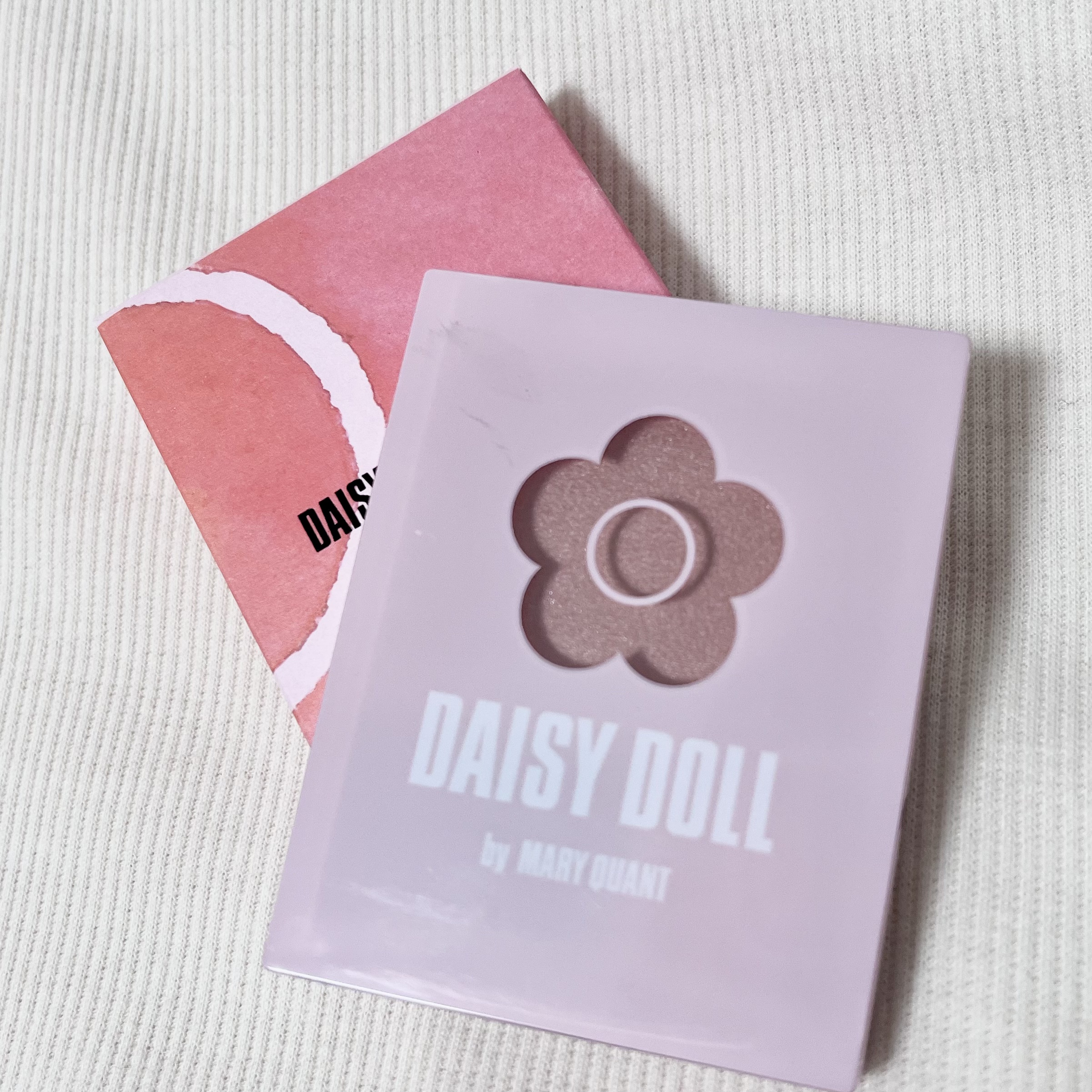 パウダーブラッシュ/DAISY DOLL by MARY QUANT/パウダーチークを使ったクチコミ（2枚目）