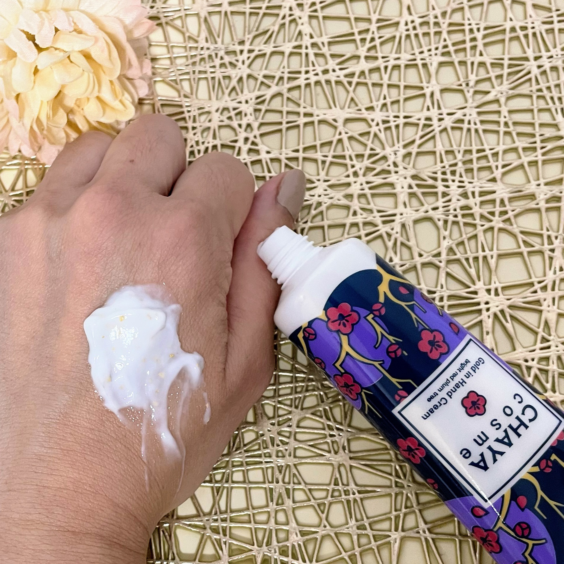 CHAYA cosme ゴールドインハンドクリーム紅い梅の香り/CHAYA cosme/ハンドクリームを使ったクチコミ（3枚目）