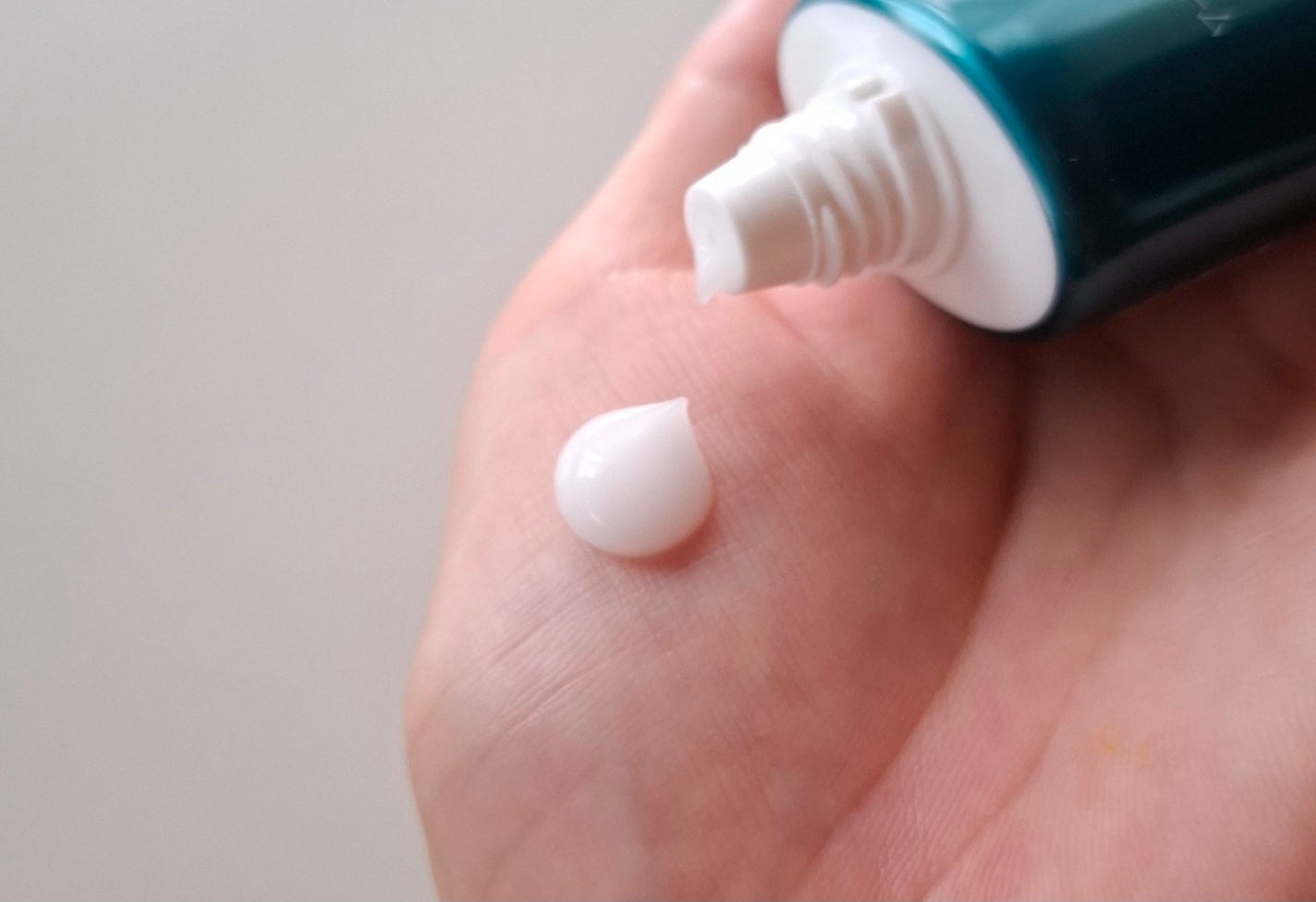 アトリックス ビューティーチャージプレミアム シワ改善 ハンドジェルクリーム 無香料/アトリックス/ハンドクリームを使ったクチコミ(2枚目)