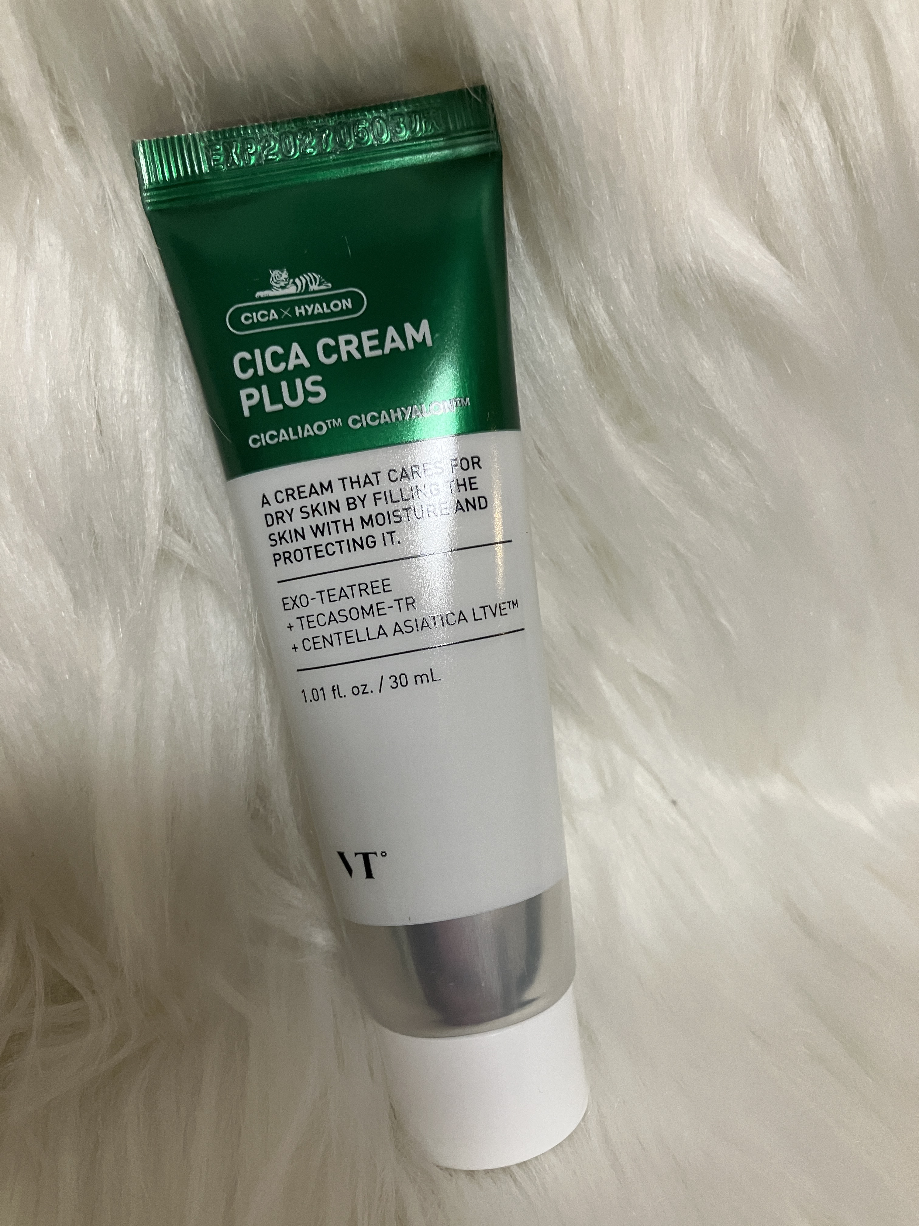 だいぶ前にVTのシートマスクを買った時に、おまけでついてきました❤️

サンプルだけど30mlで十分使えます！

薄黄緑色のジェルクリームで、かなりみずみずしいです✨
伸びがとてもいいので塗り心地が気持ちよく、暑い時期でも使いやすい👍

