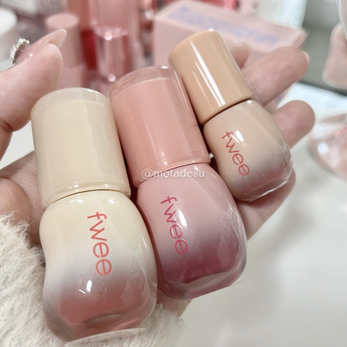 フィー 3Dボリューミンググロス/fwee/リップグロスを使ったクチコミ（2枚目）