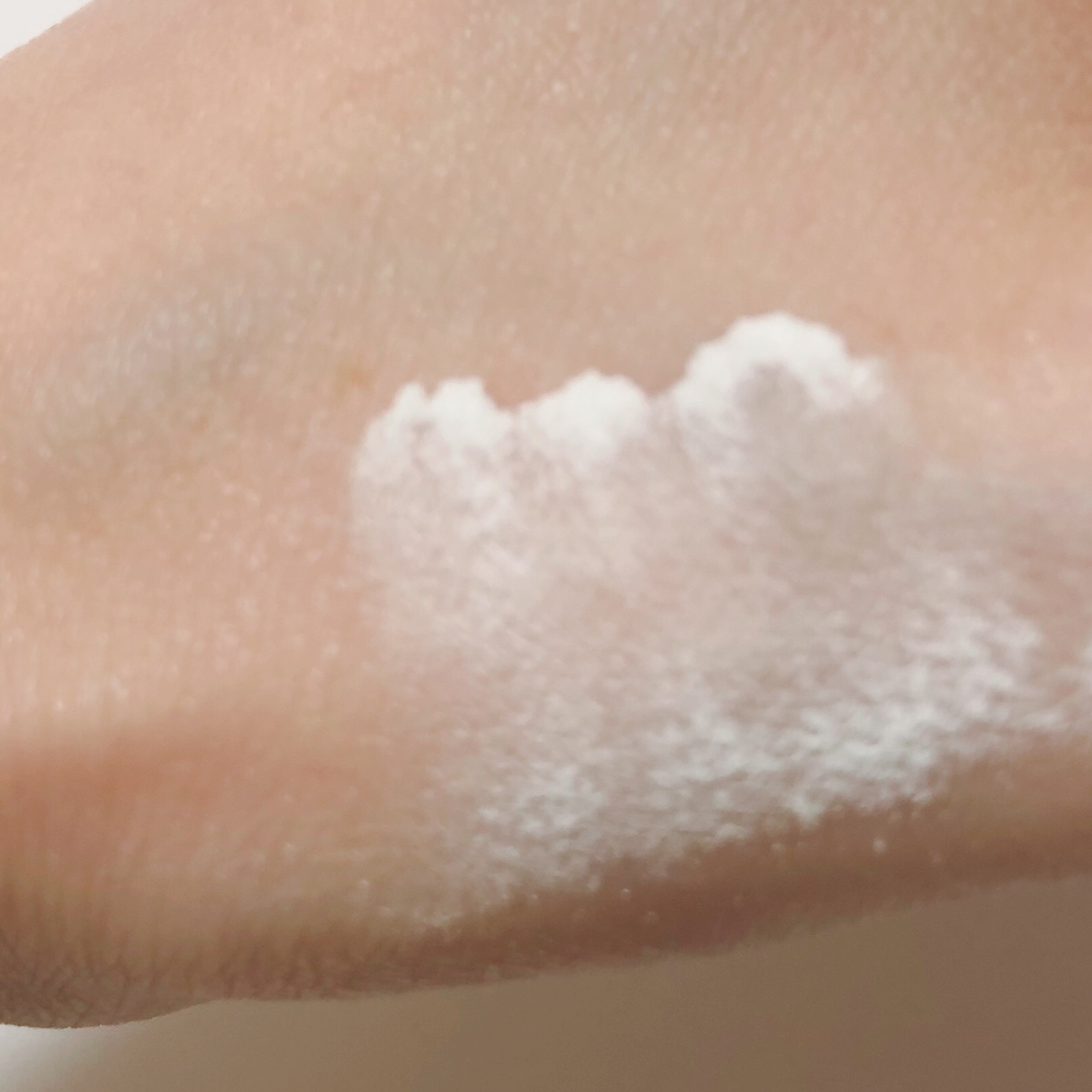 フィニッシングパウダー マット/チャコット・コスメティクス/ルースパウダーを使ったクチコミ（3枚目）
