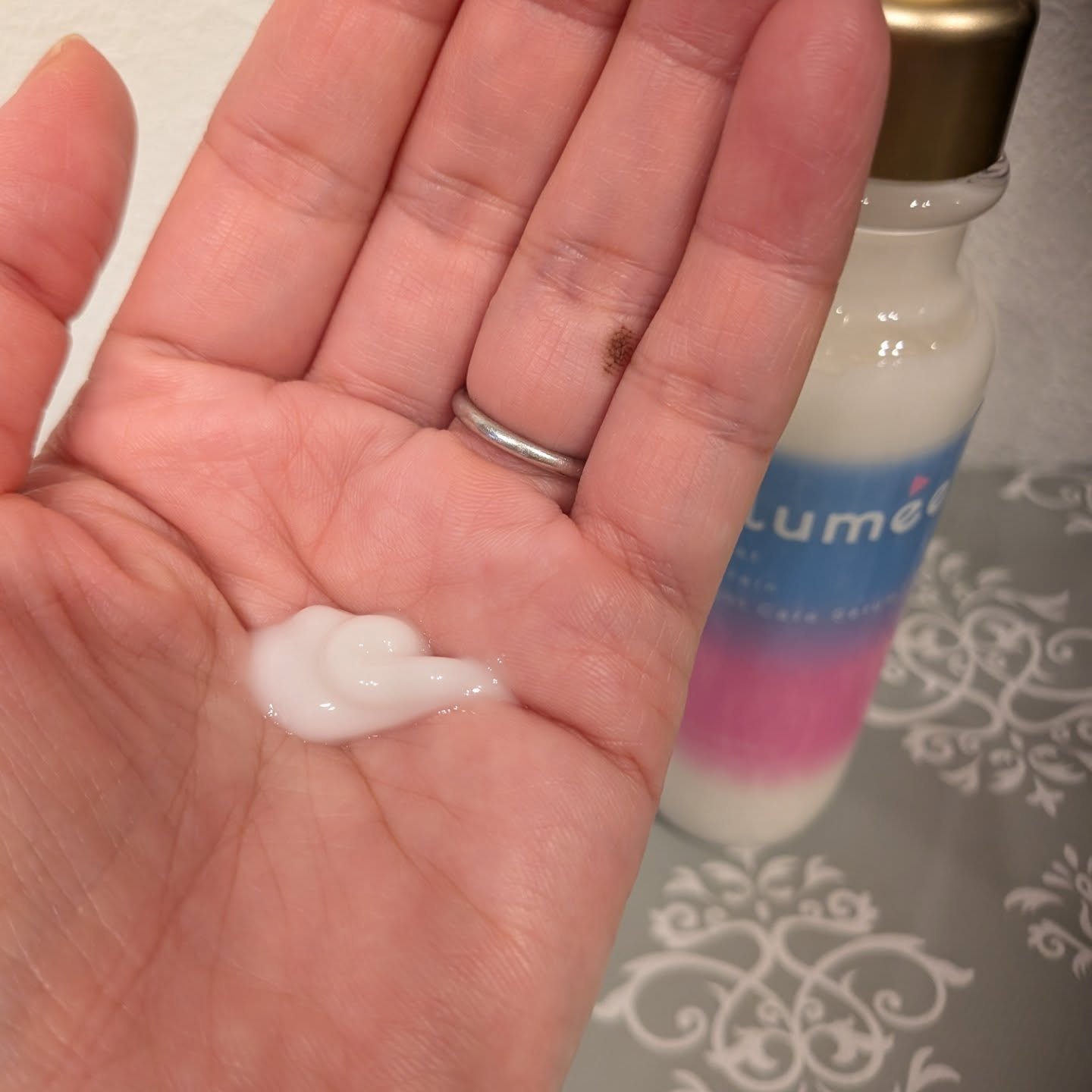 ulumee モイストプロテイン ナイトケアセラムのクチコミ「ウルミー　モイストプロテイン　ナイトケアセラム
ミルクタイプのケアセラムを試しました。

この.....」（2枚目）