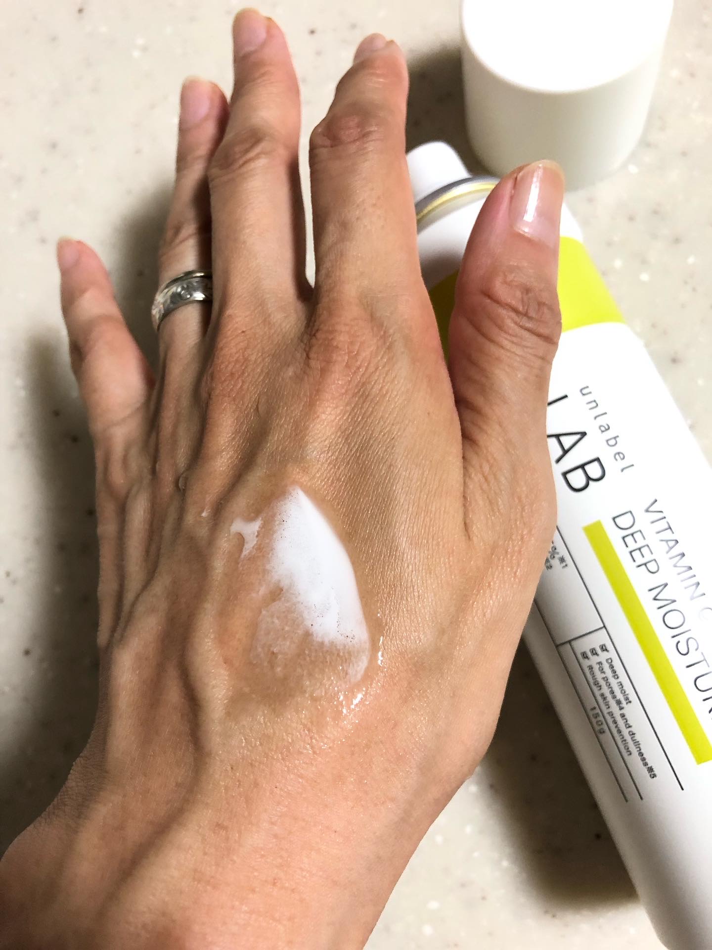 アンレーベル Ｖ　ディープモイスチャーミスト/unlabel/ミスト状化粧水を使ったクチコミ（2枚目）