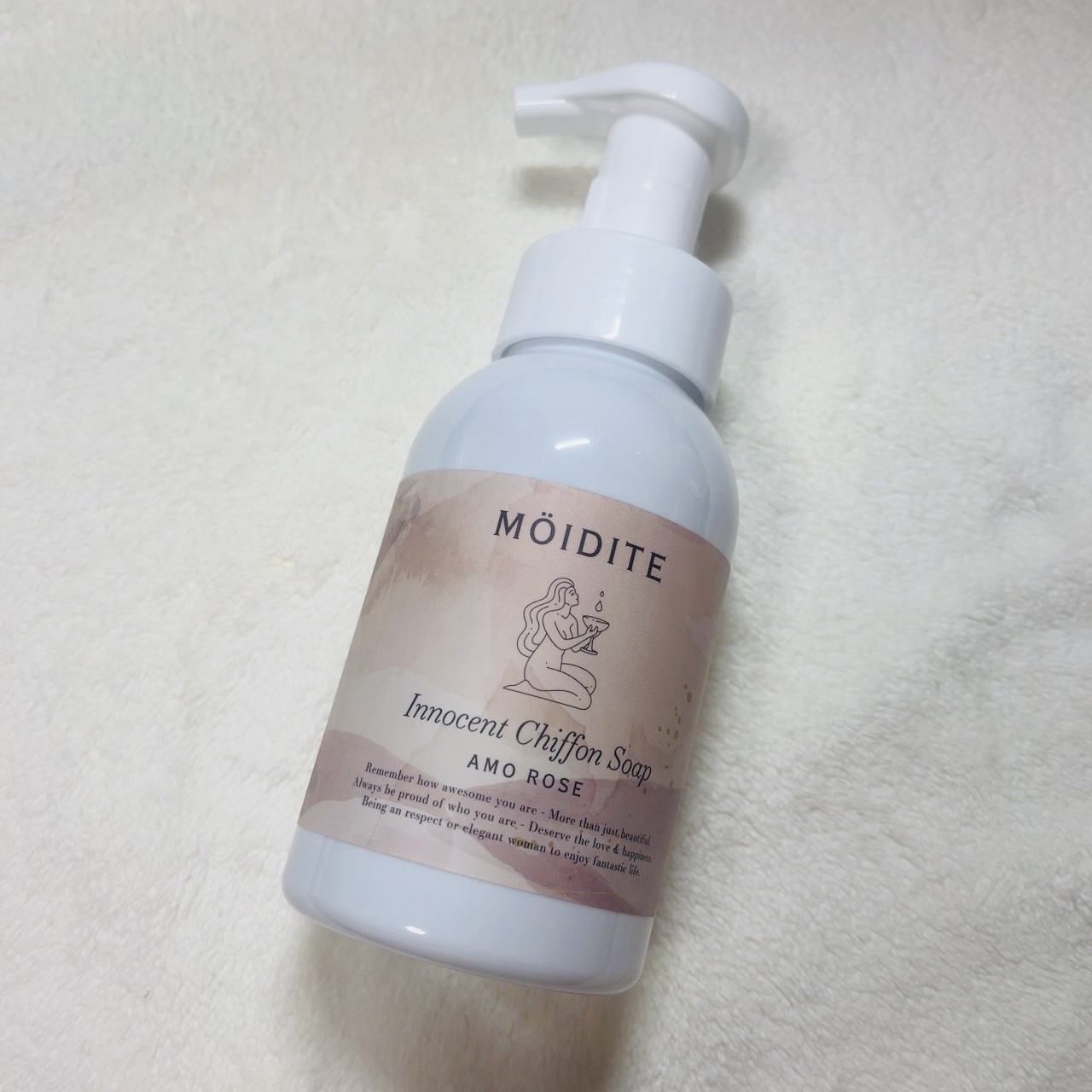 「モアディーテ イノセントシフォンソープ」

ふわふわのホイップ泡がワンプッシュで出てきて、凸凹の多いデリケートゾーンにしっかりフィットし。
やさしく包み込み、肌への摩擦を減らしながら洗浄してくれます。

また低刺激の洗浄成分で肌のバリア機