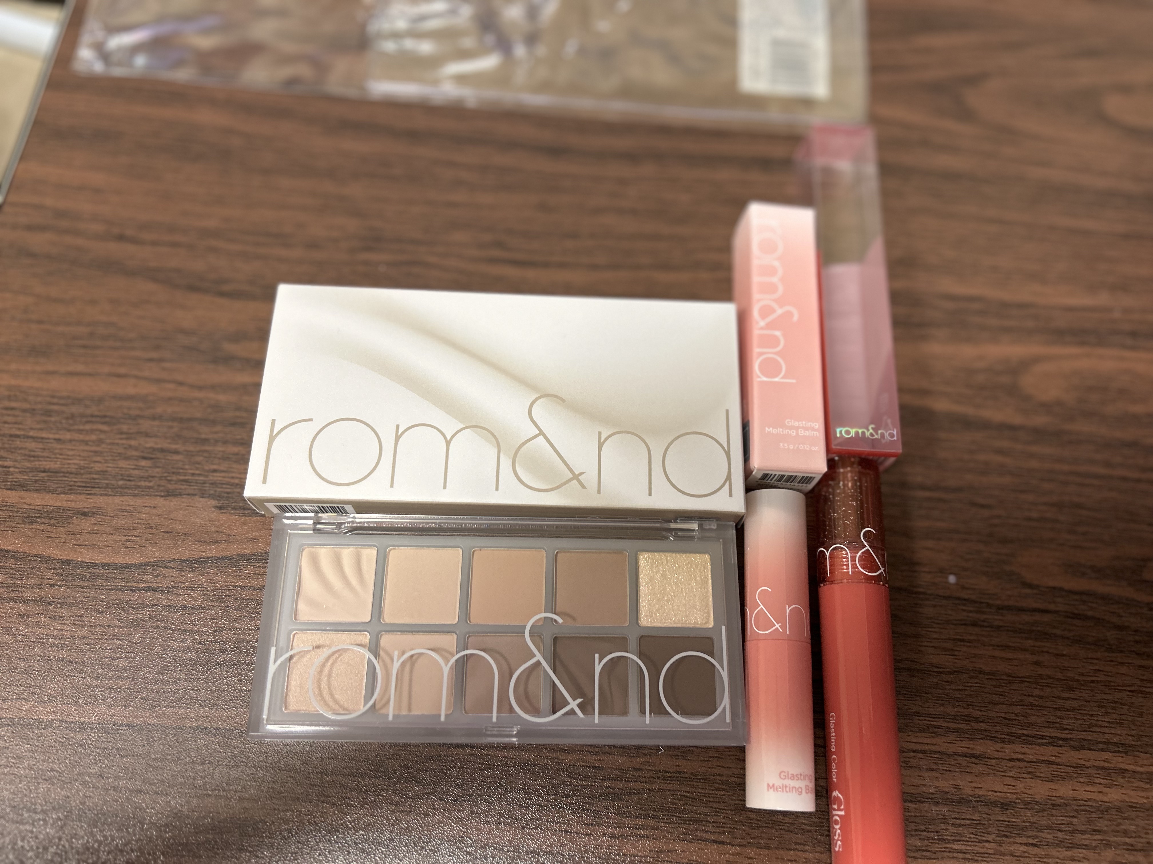 グラスティングカラーグロス/rom&nd/リップグロスを使ったクチコミ（2枚目）