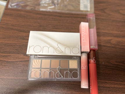 グラスティングカラーグロス 10 APRICOT SPARKLE (アプリコットスパークル)/rom&nd/リップグロスを使ったクチコミ(2枚目)