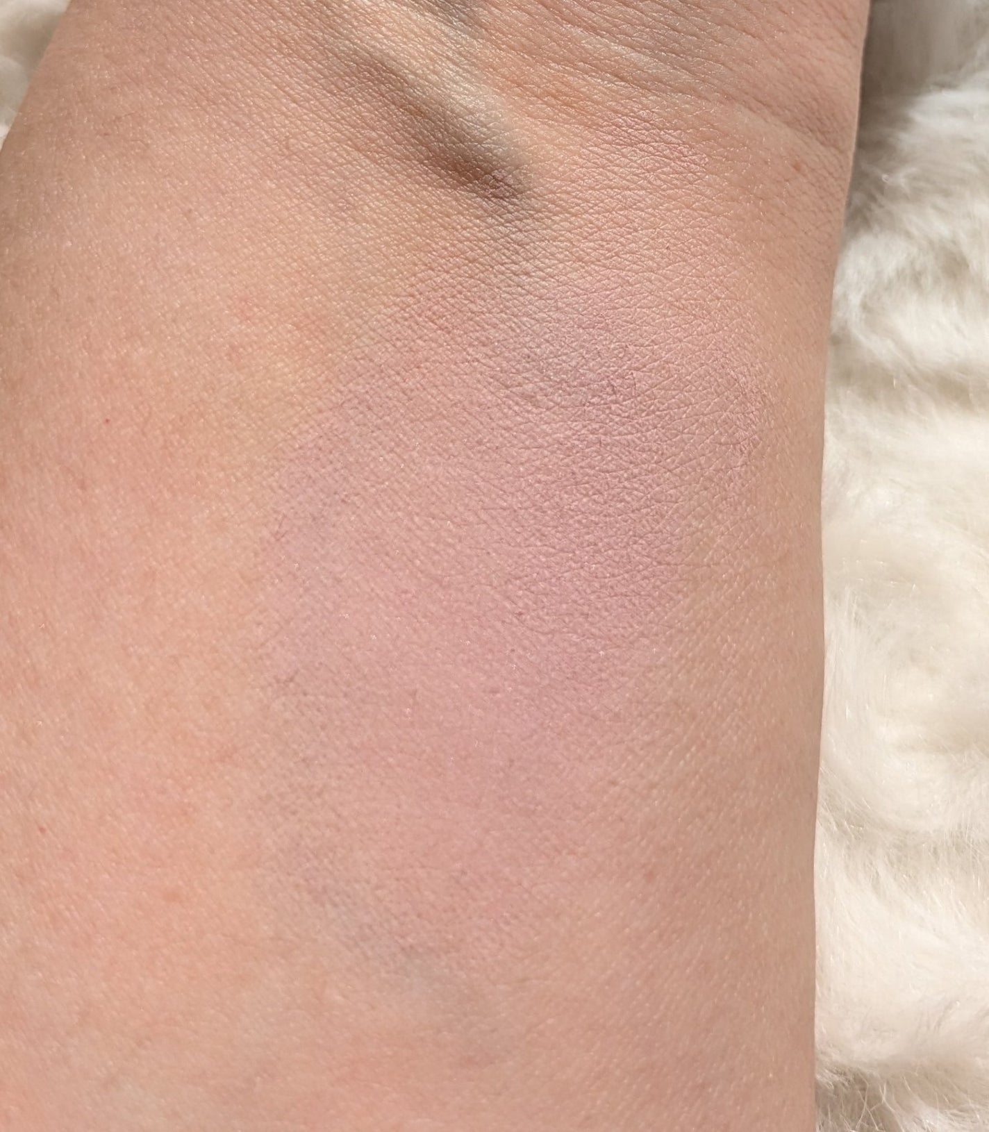 黄猫 on LIPS 「霧がかったような青ピンク🩷ケイト ザ アイカラー070フォグピ..」(3枚目)