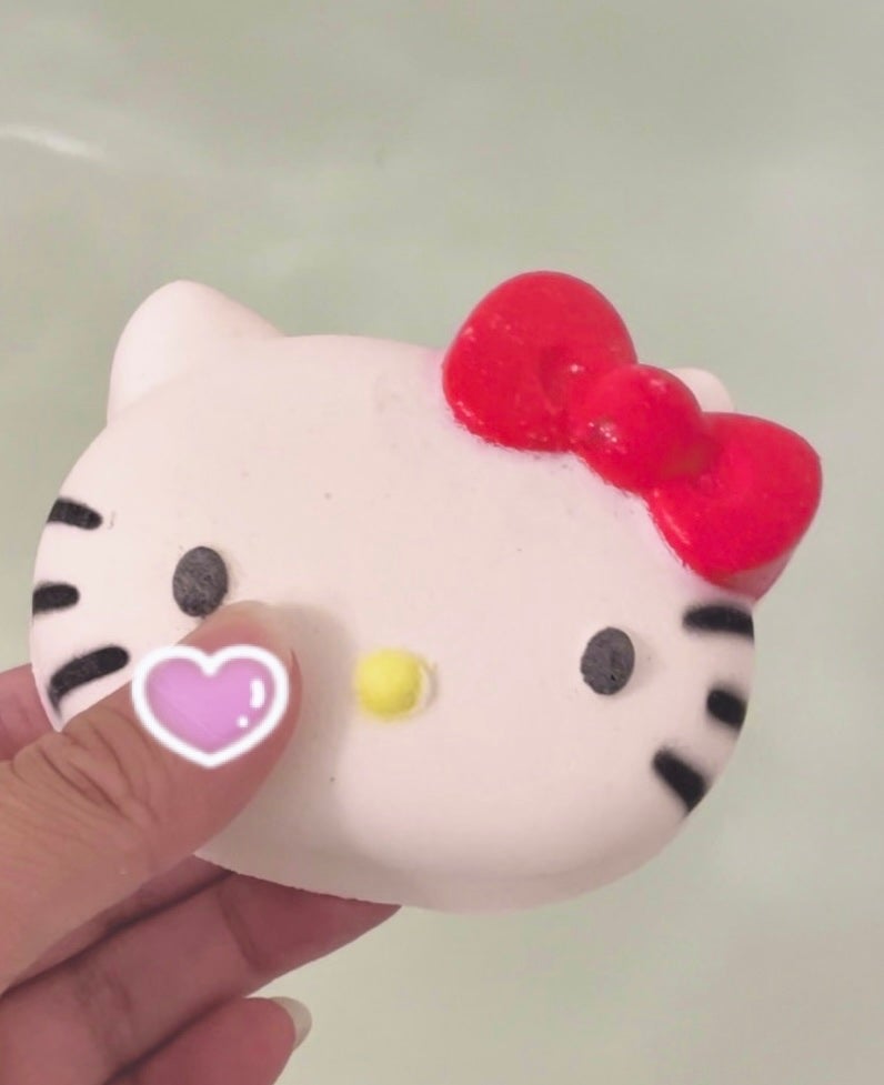 ハローキティ(バスボム)/ラッシュ/炭酸系入浴剤を使ったクチコミ(1枚目)