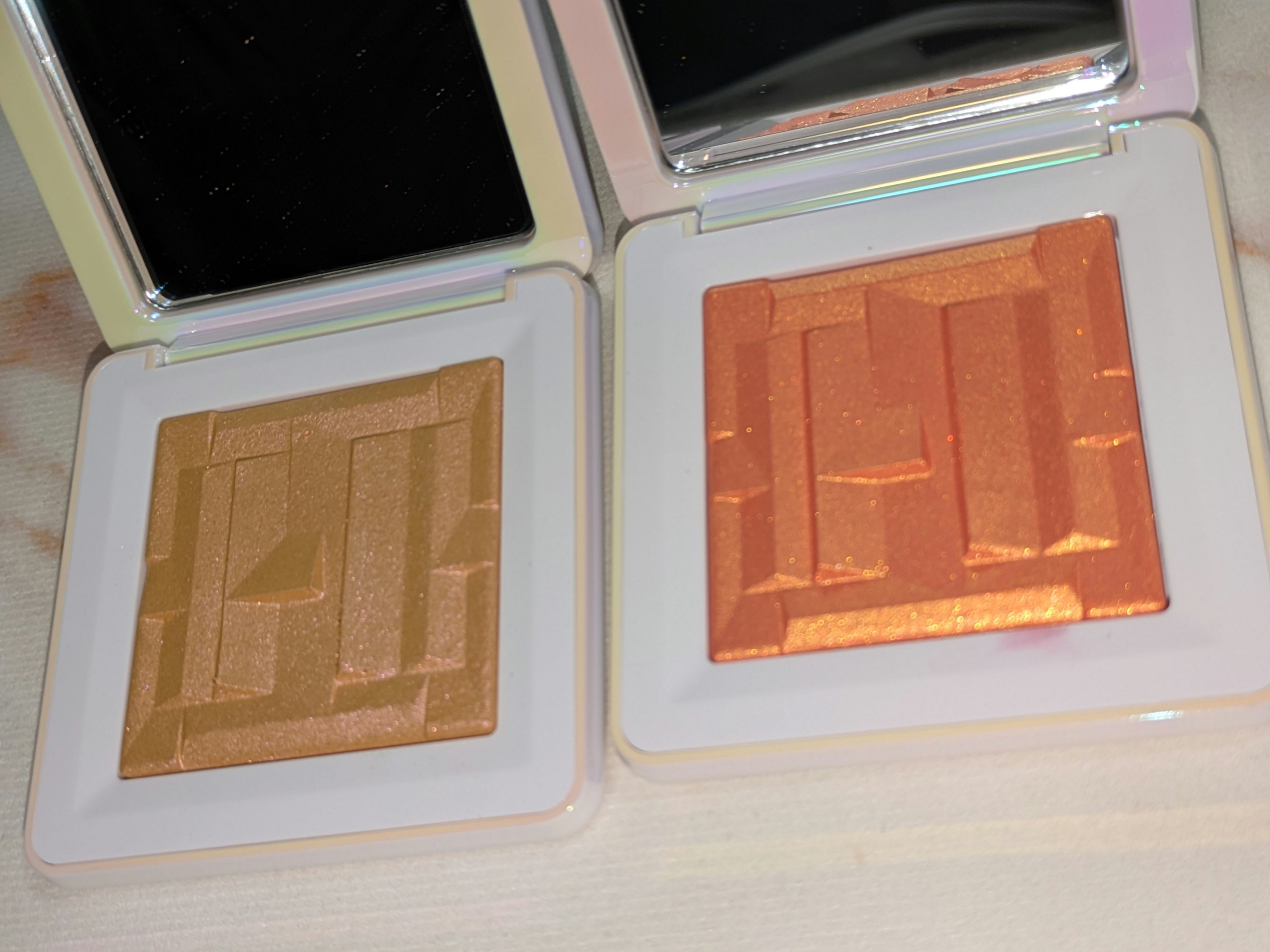 BIO-RADIANT™ GEL-POWDER HIGHLIGHTER/Haus Labs by Lady Gaga/パウダーハイライトを使ったクチコミ（1枚目）