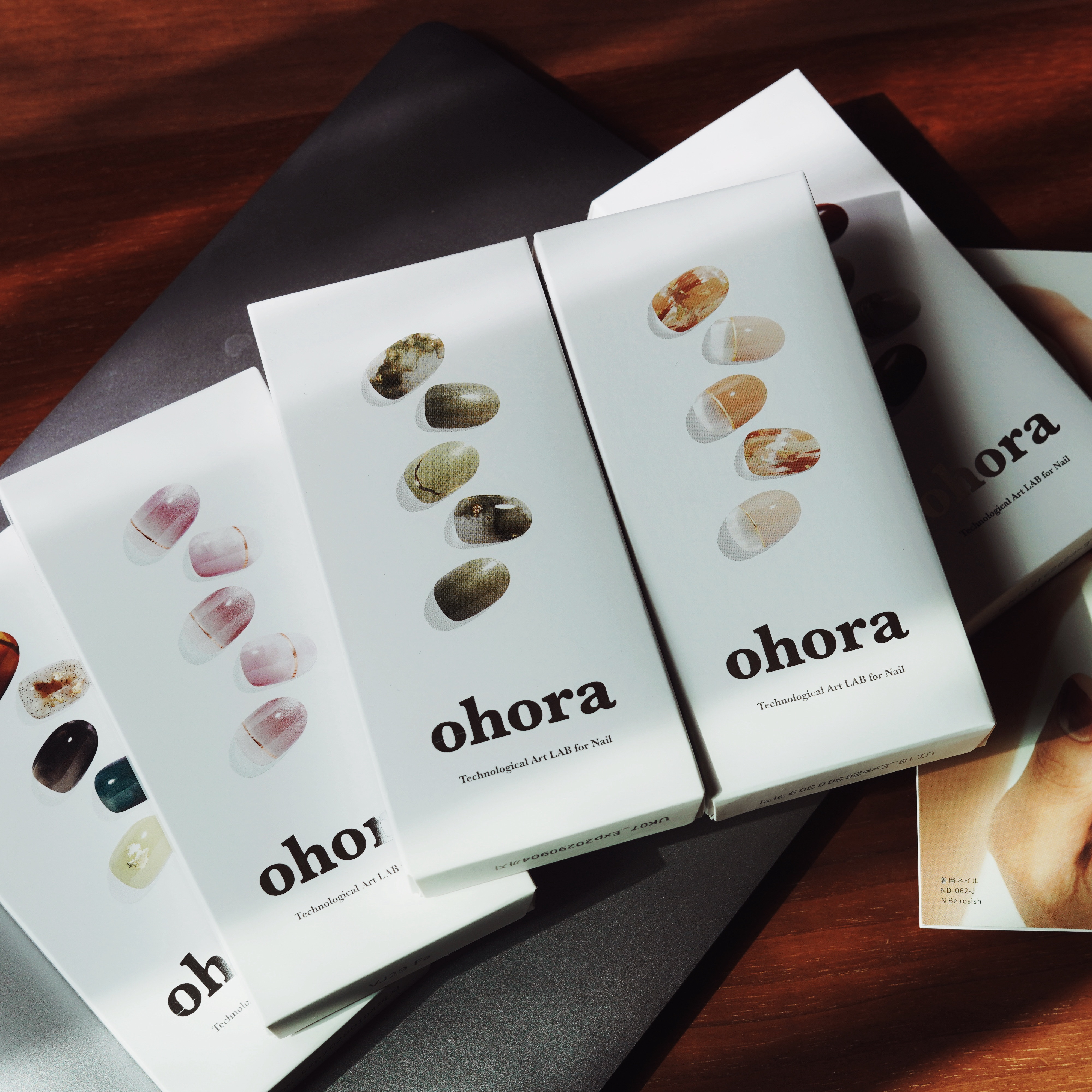 セミキュアジェルネイル（ハンド） ND-342 N Dreaming (Midnight Collection)/ohora/ネイルシールを使ったクチコミ（1枚目）