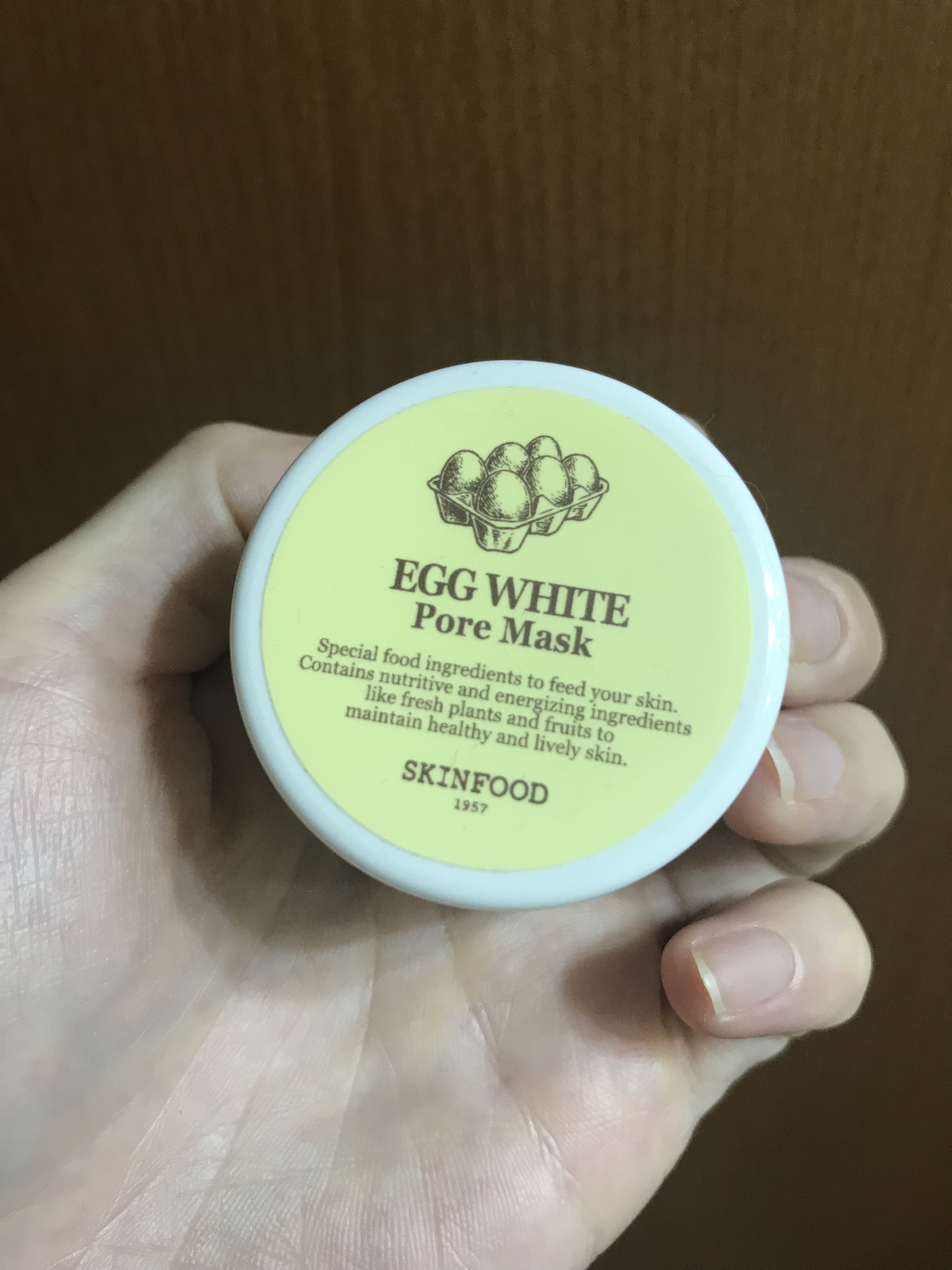 SKINFOOD
エッグホワイトポアマスク

スキンフードで購入したときに
オマケでついてきました☺️

毛穴ケアに良いみたいです！

皮脂をしっかり吸着し毛穴の奥まで
スッキリ角質を取り除き
つるんとなめらかなしっとり肌に
導く洗い流すパ