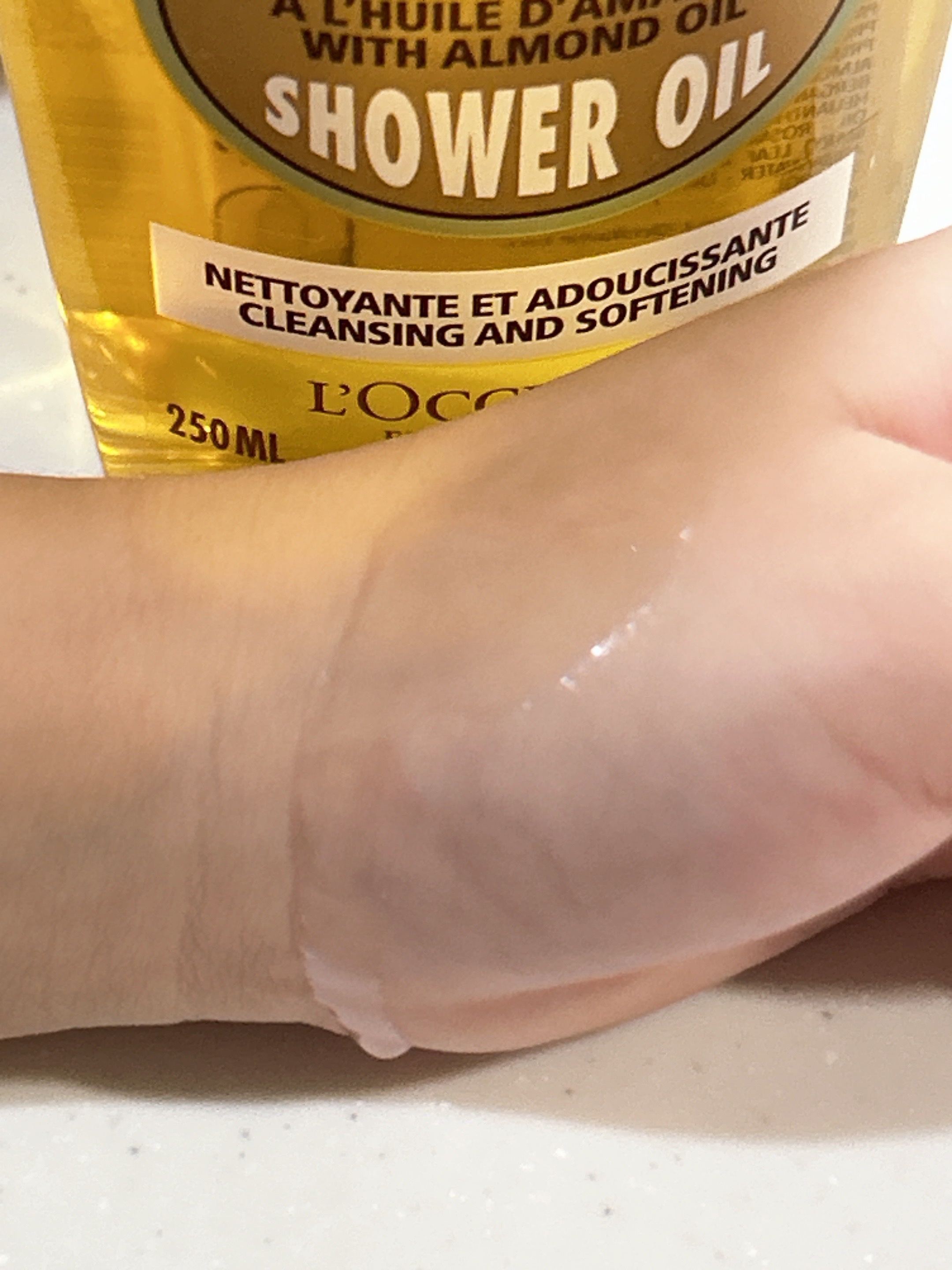 アーモンド モイスチャライジングシャワーオイル/L'OCCITANE/ボディソープを使ったクチコミ（3枚目）
